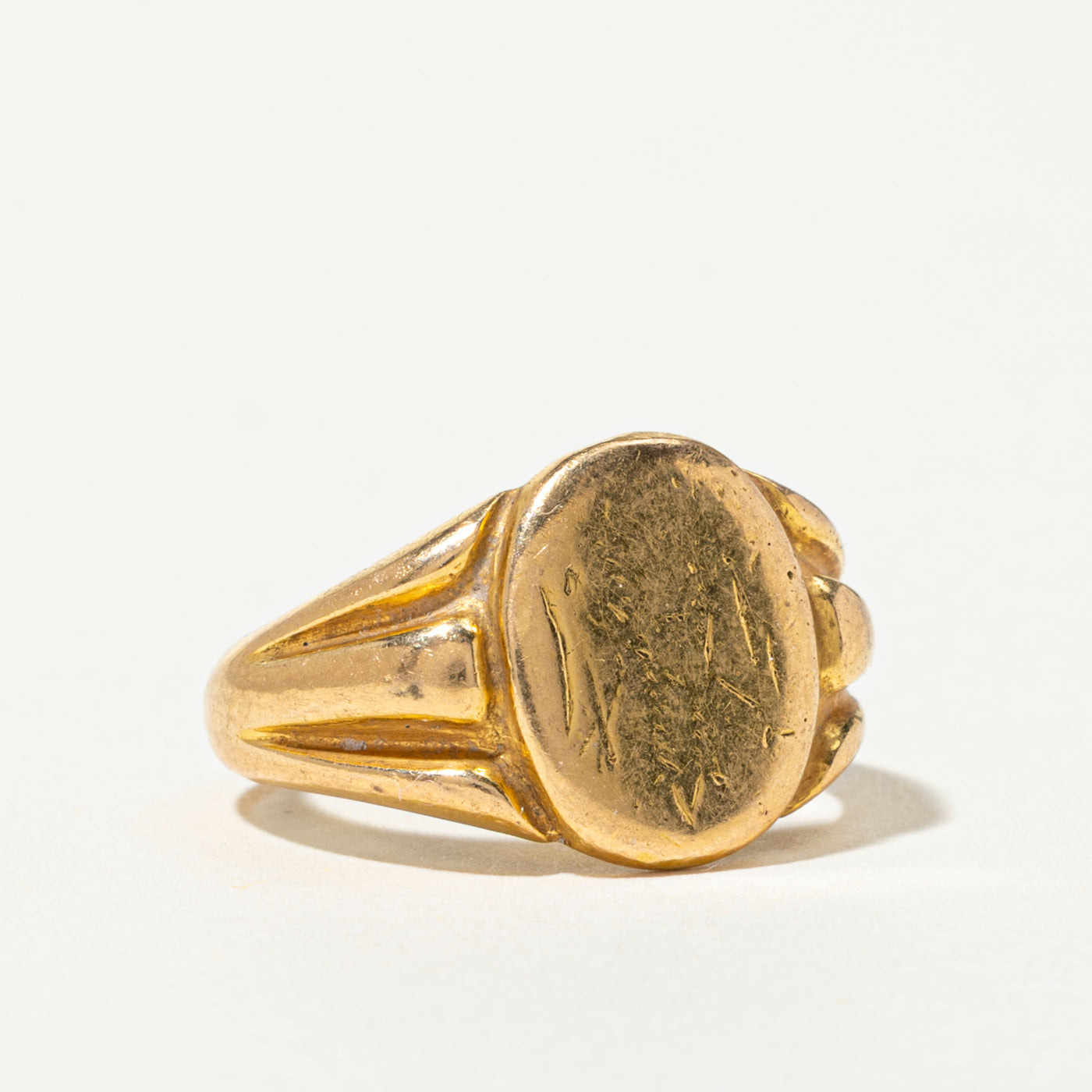 20k Oval Engraved Grooved Signet Ring | SZ 5.25