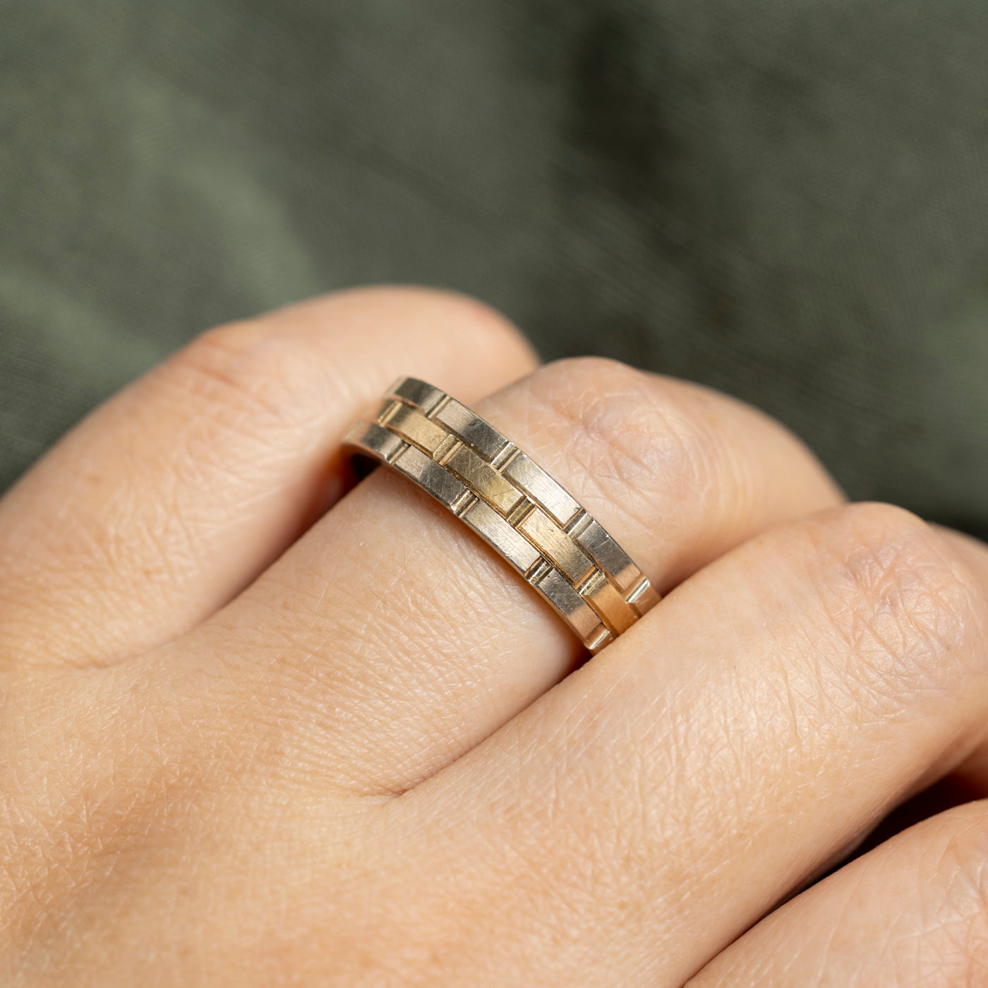10k Two Tone Gold Geometric Grooved Band | 6mm | SZ 10.5