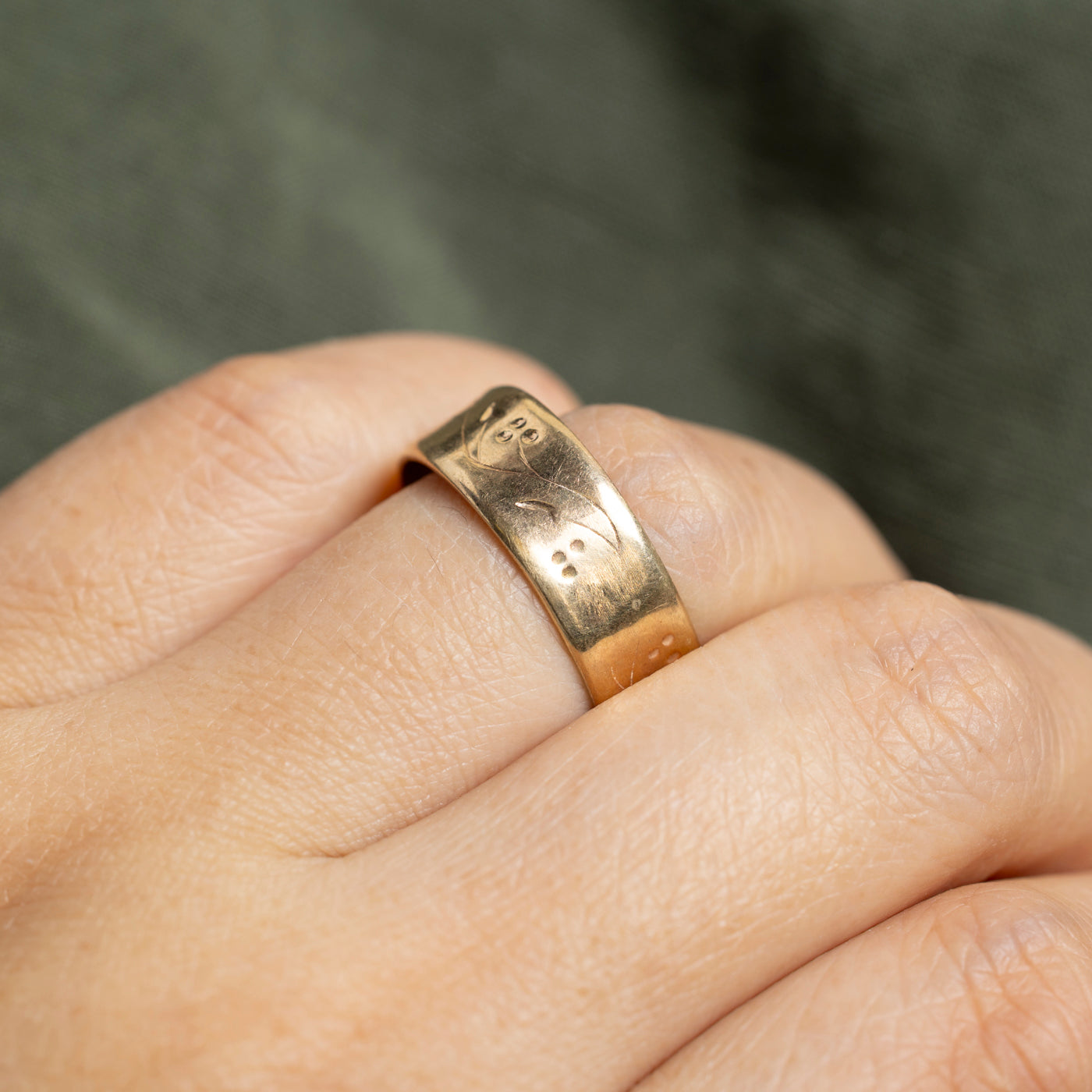 Vintage Canadian 10k Floral Engraved Band | 7mm | SZ 9.25