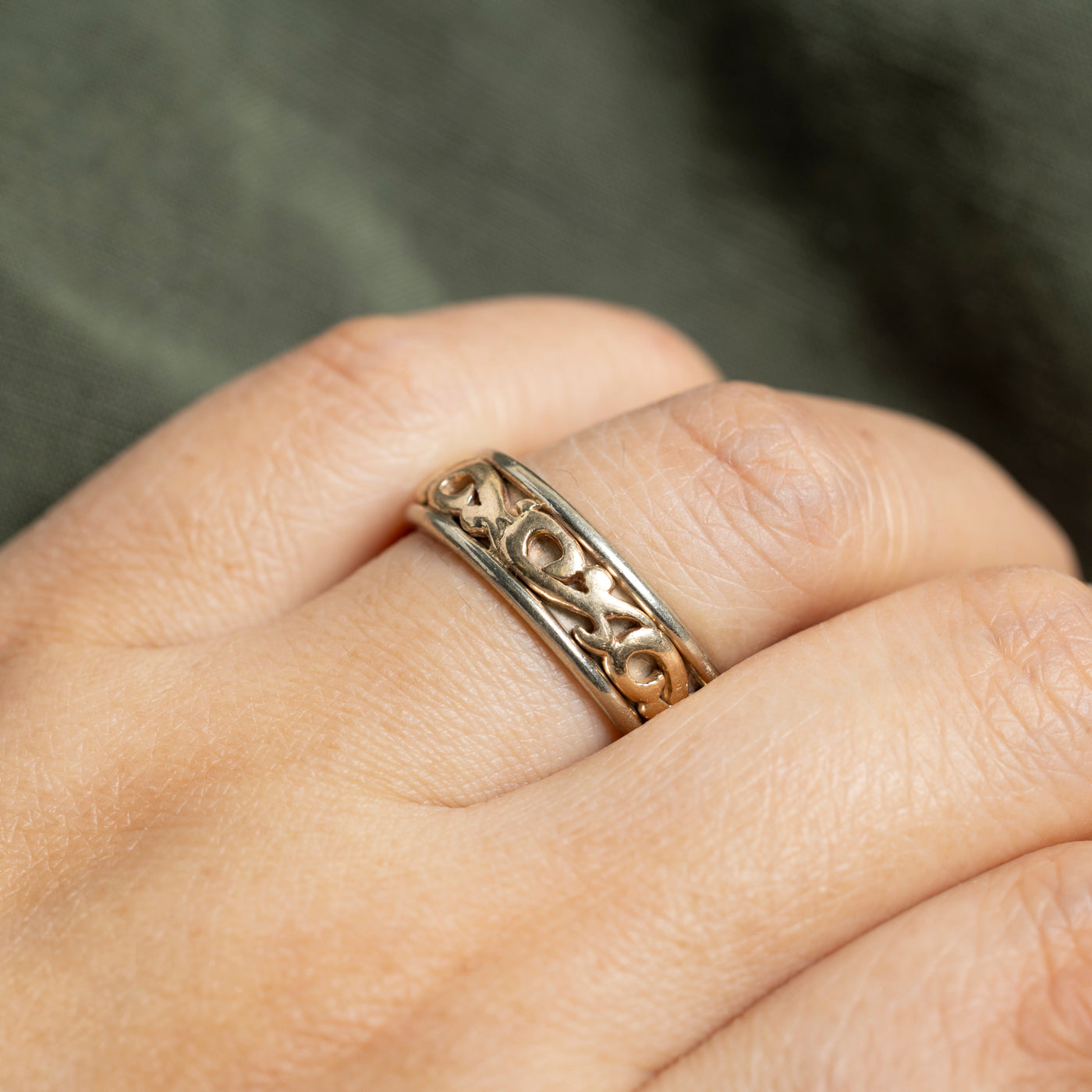 10k Two Tone Gold Scrollwork Band | 6mm | SZ 9.5