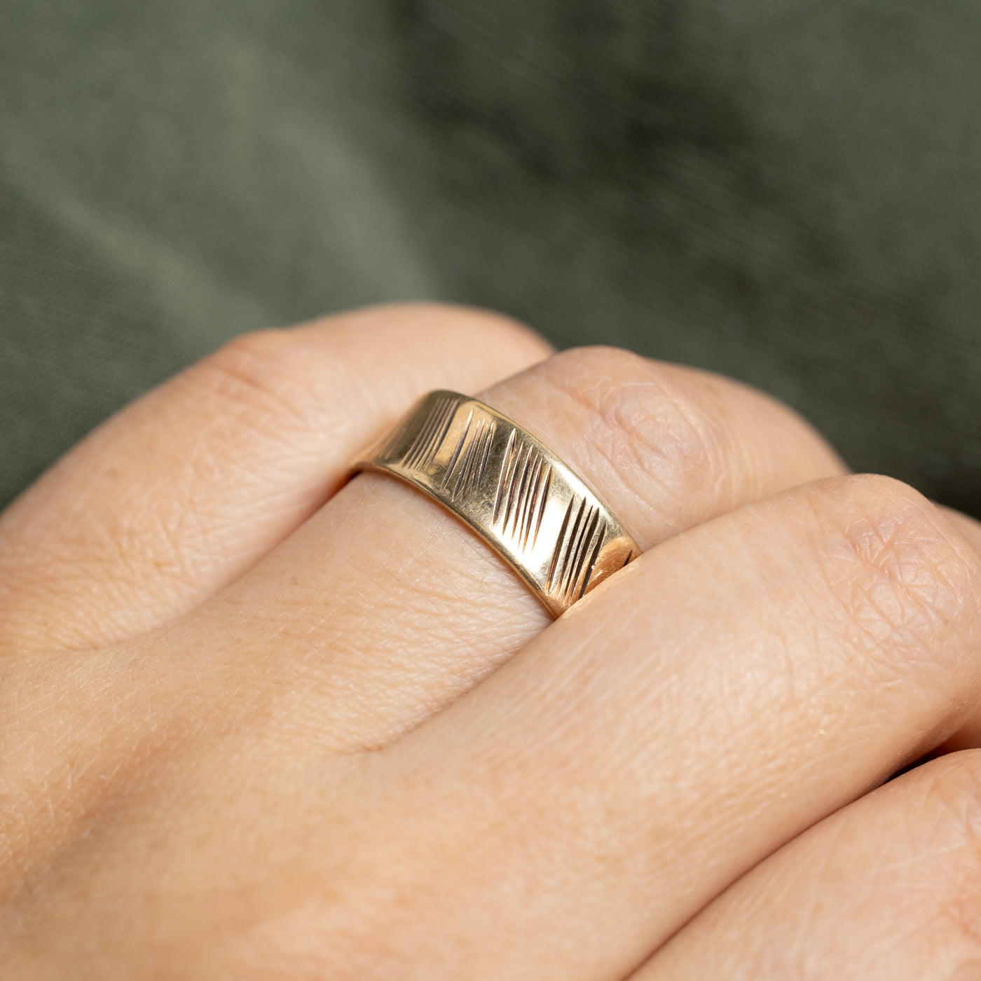 10k Band Engraved Ring | 7mm | SZ 11