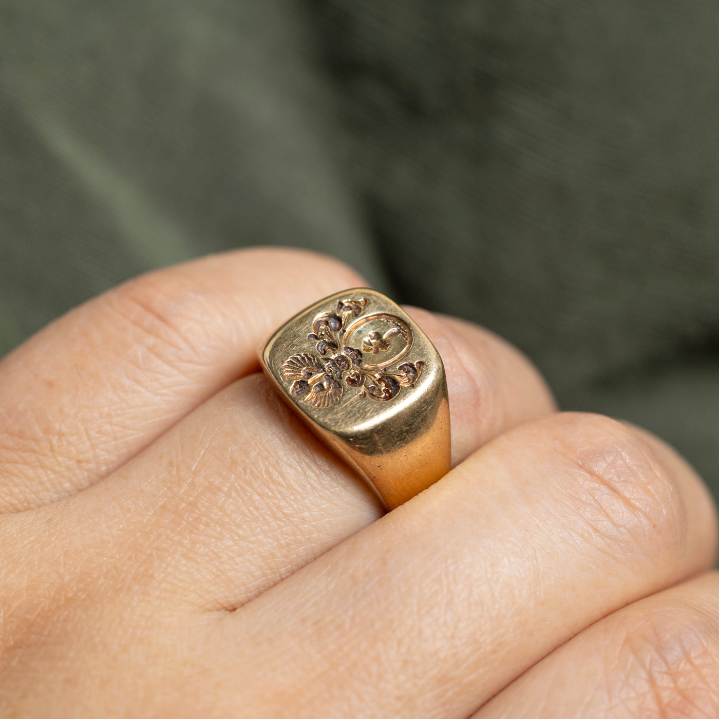 14k Crest Engraved Signet Ring | SZ 6