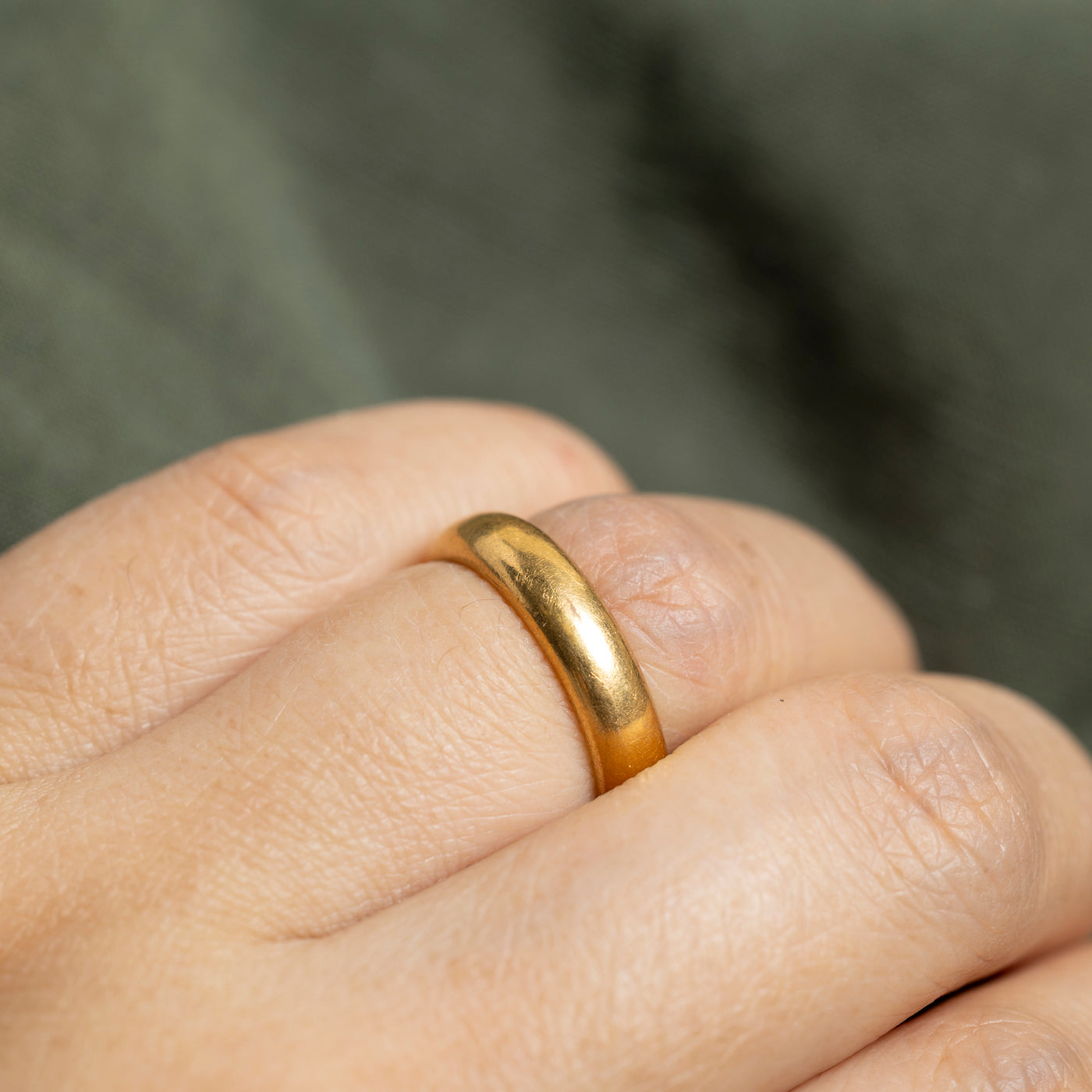 22k Yellow Gold Plain Band | 4mm | SZ 5.5