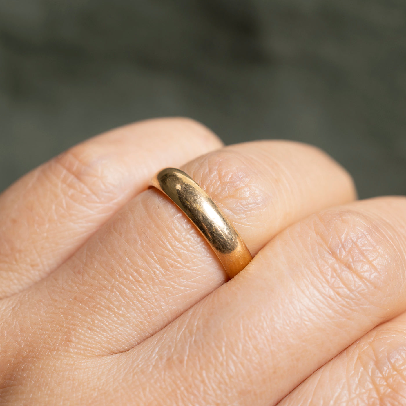 18k Yellow Gold Plain Band | 4mm | SZ 5.5