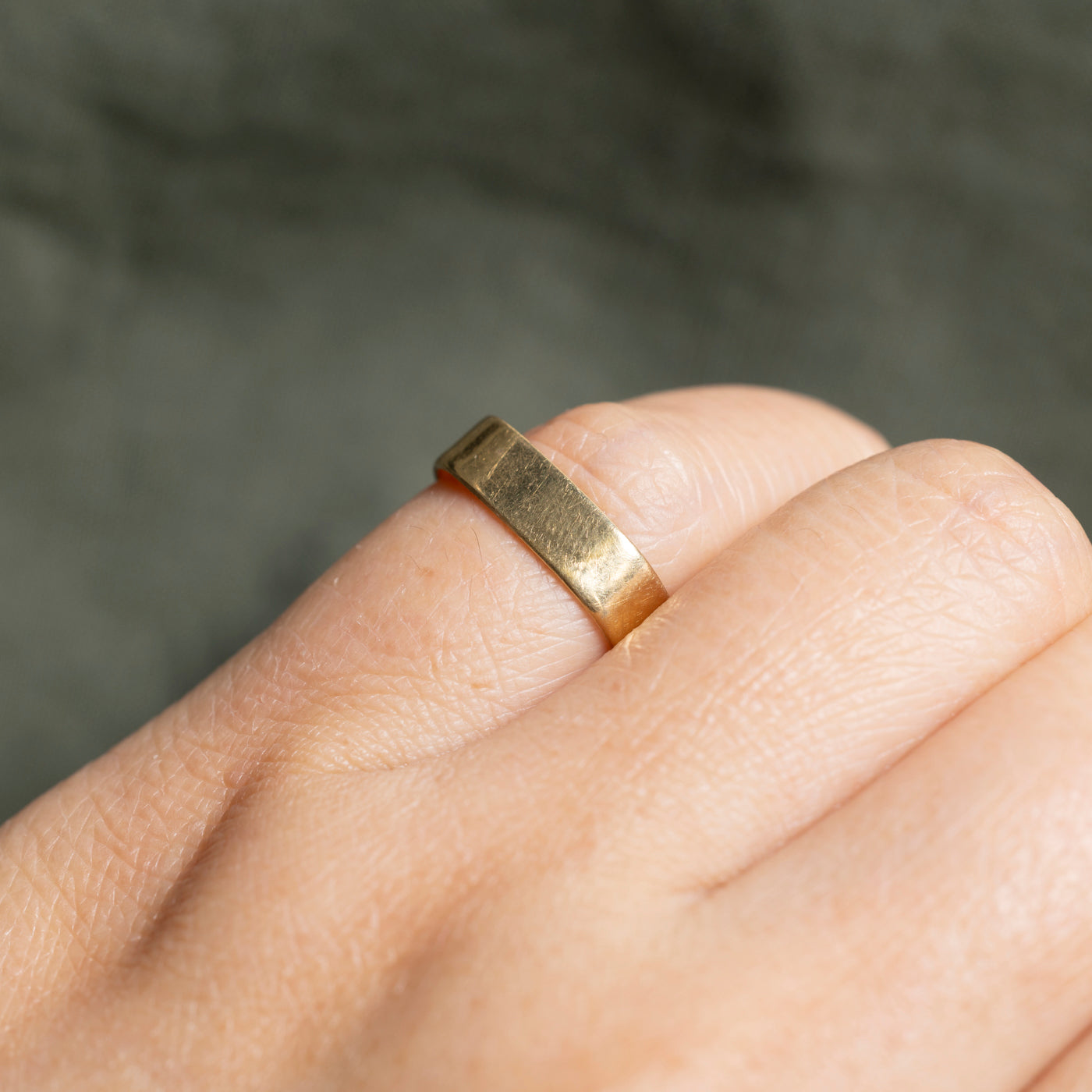 18k Soft Square Band | 4mm | SZ 3.75