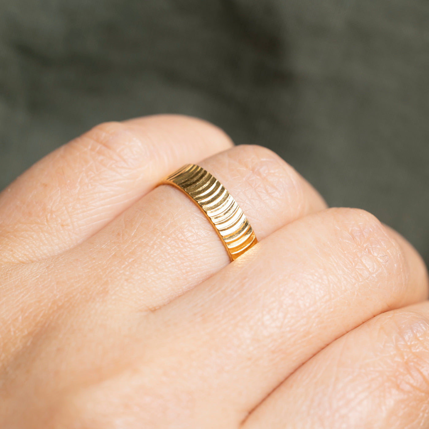 22k Yellow Gold Grooved Band | 5mm | SZ 8