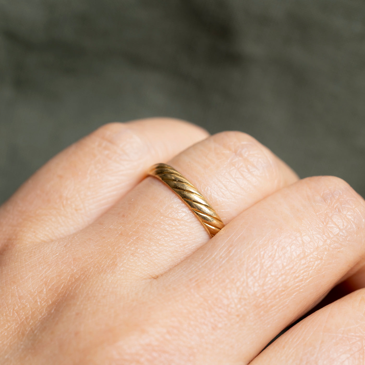Italian 18k Grooved Band | 3mm | SZ 8.25