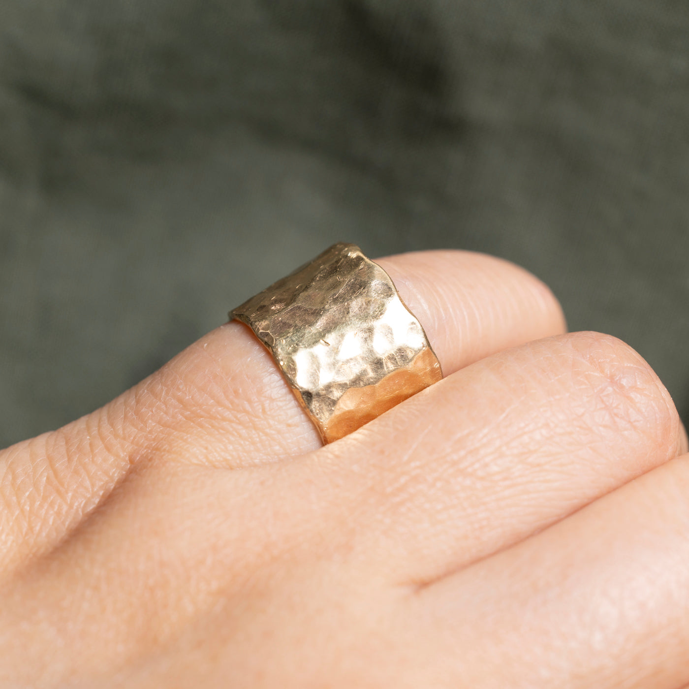 14k Hammered Wide Cigar Band | 13mm | SZ 5