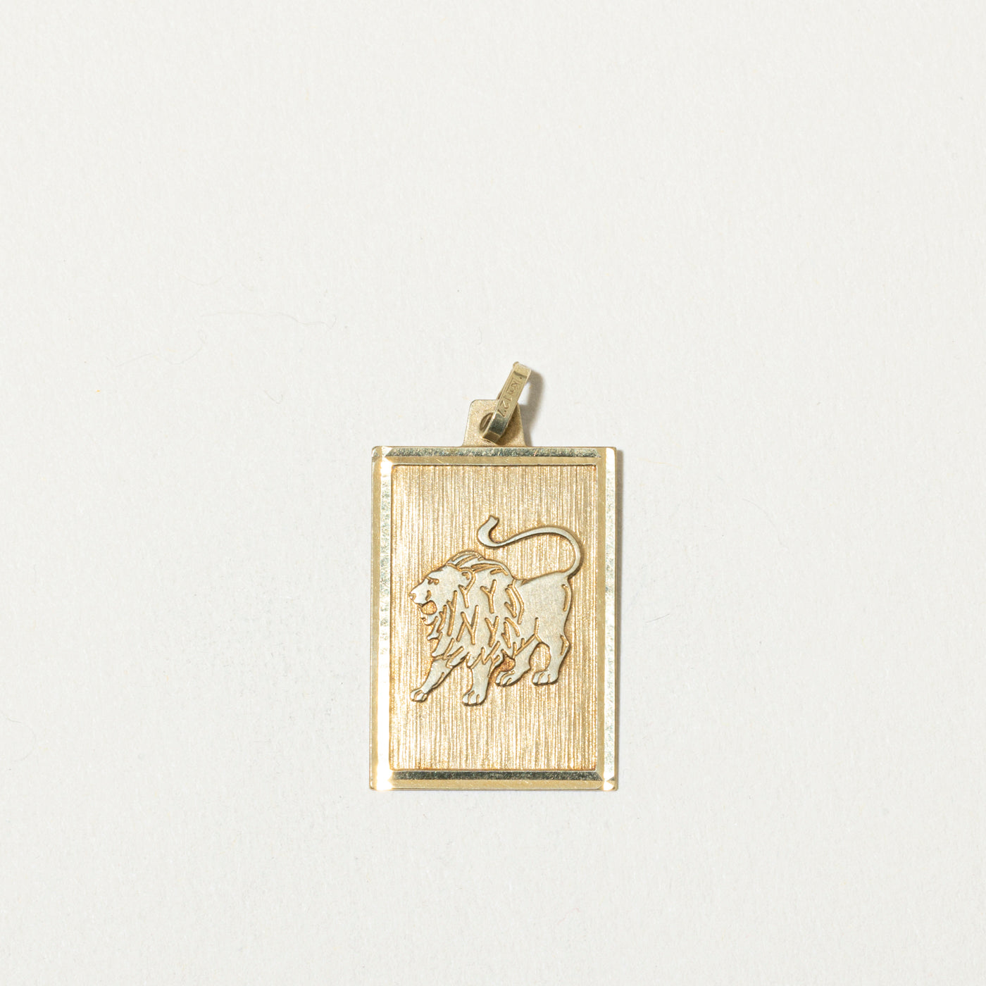 14k Leo Zodiac Pendant