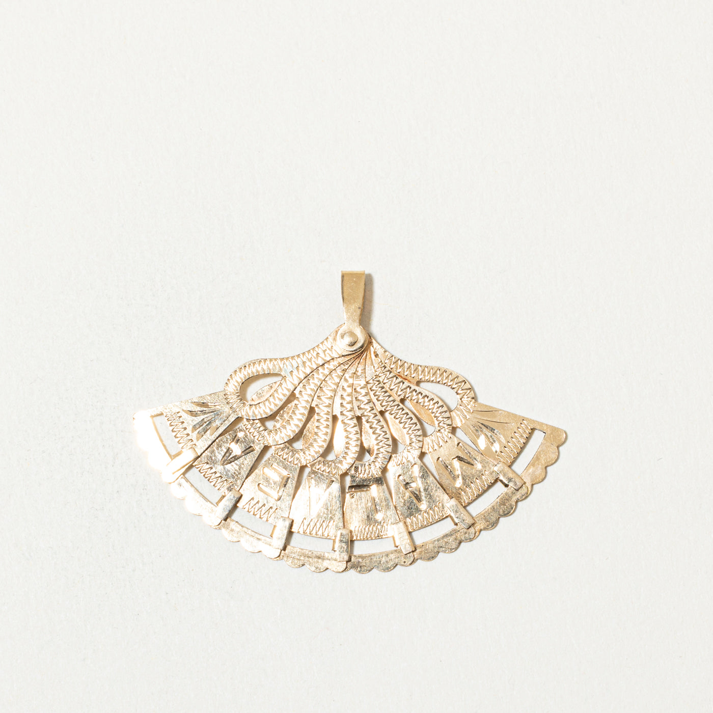 18k "Malaga, España" Fan Pendant