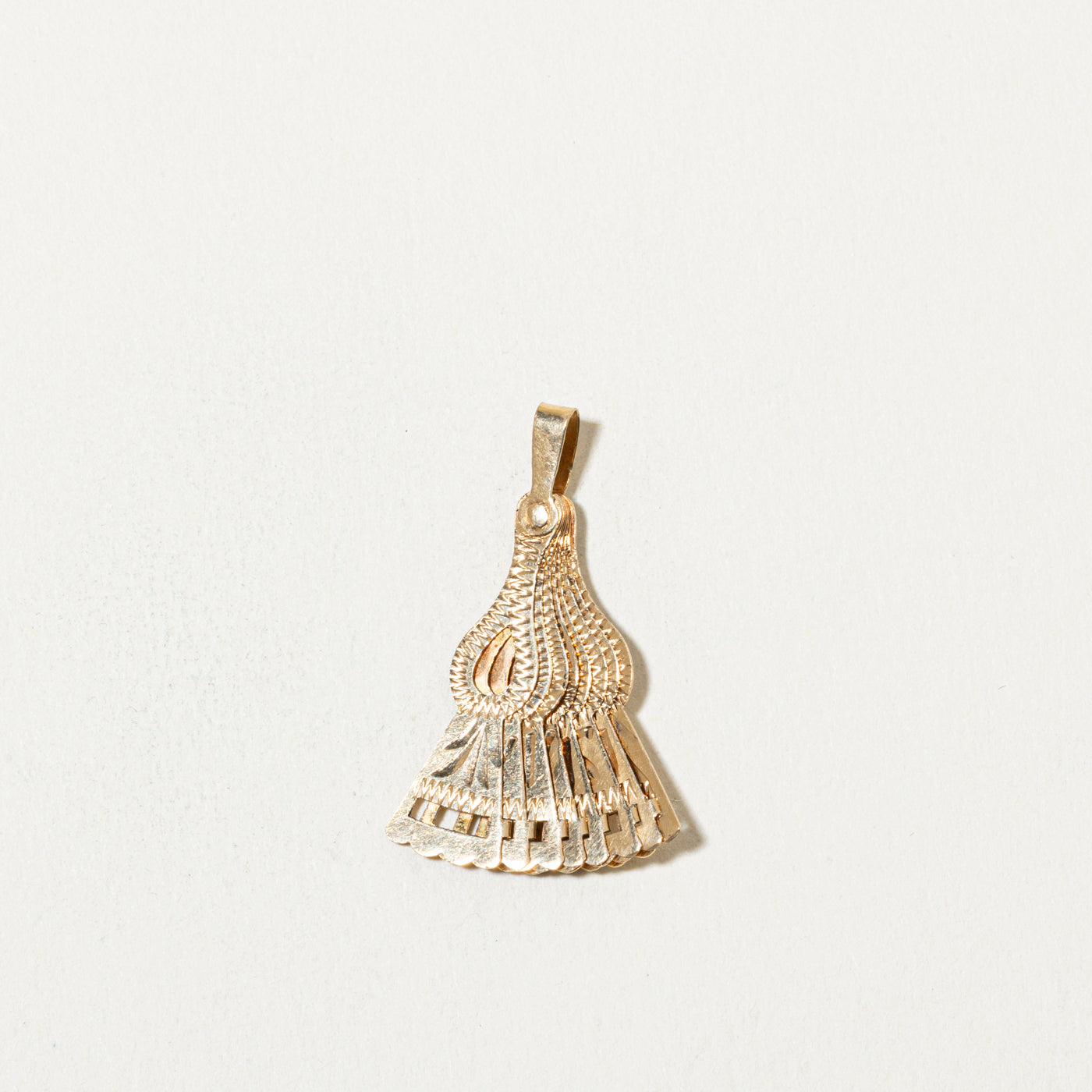 18k "Malaga, España" Fan Pendant