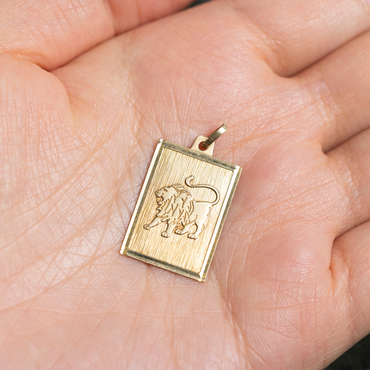 14k Leo Zodiac Pendant