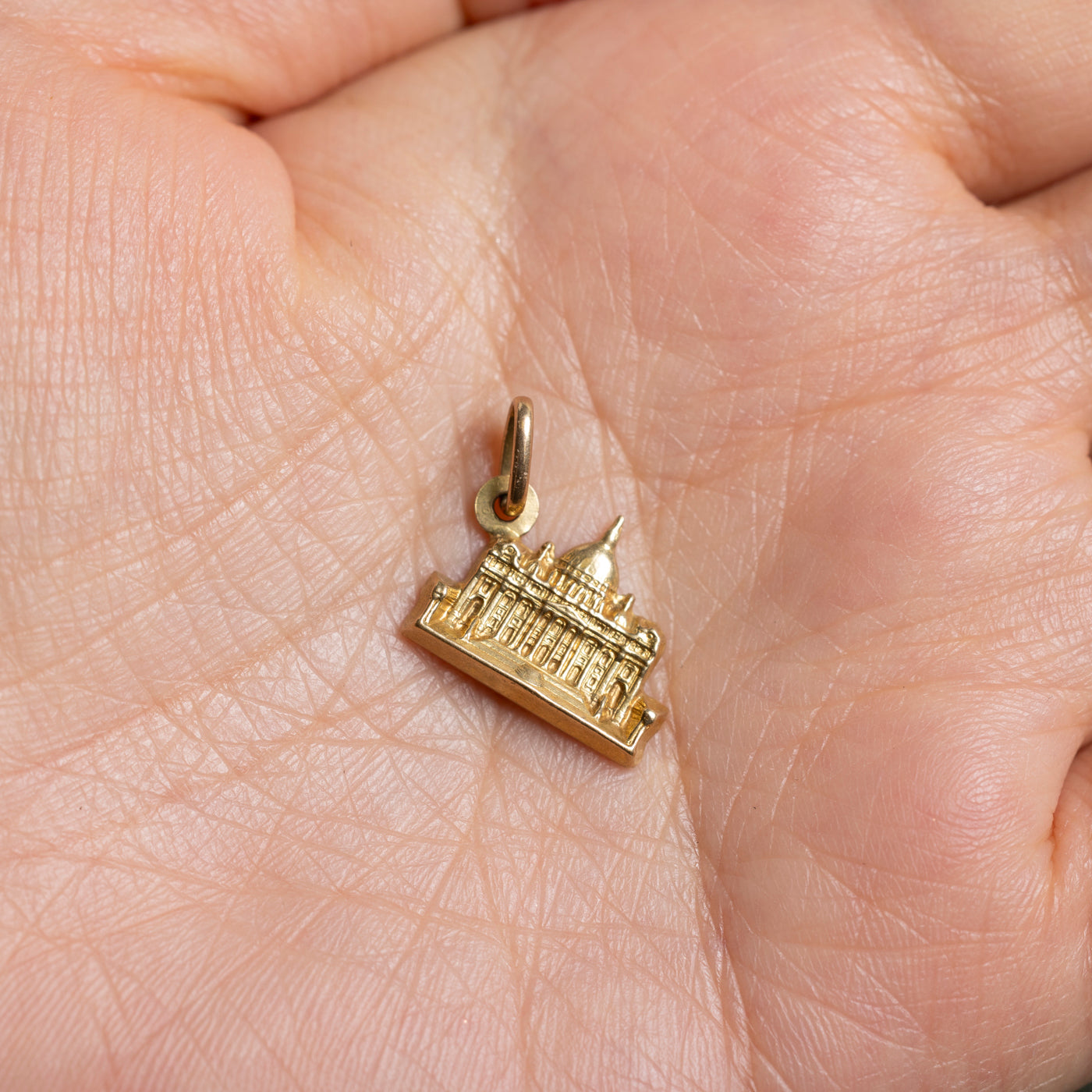 Vintage Italian 18k St. Peter's Basilica Charm