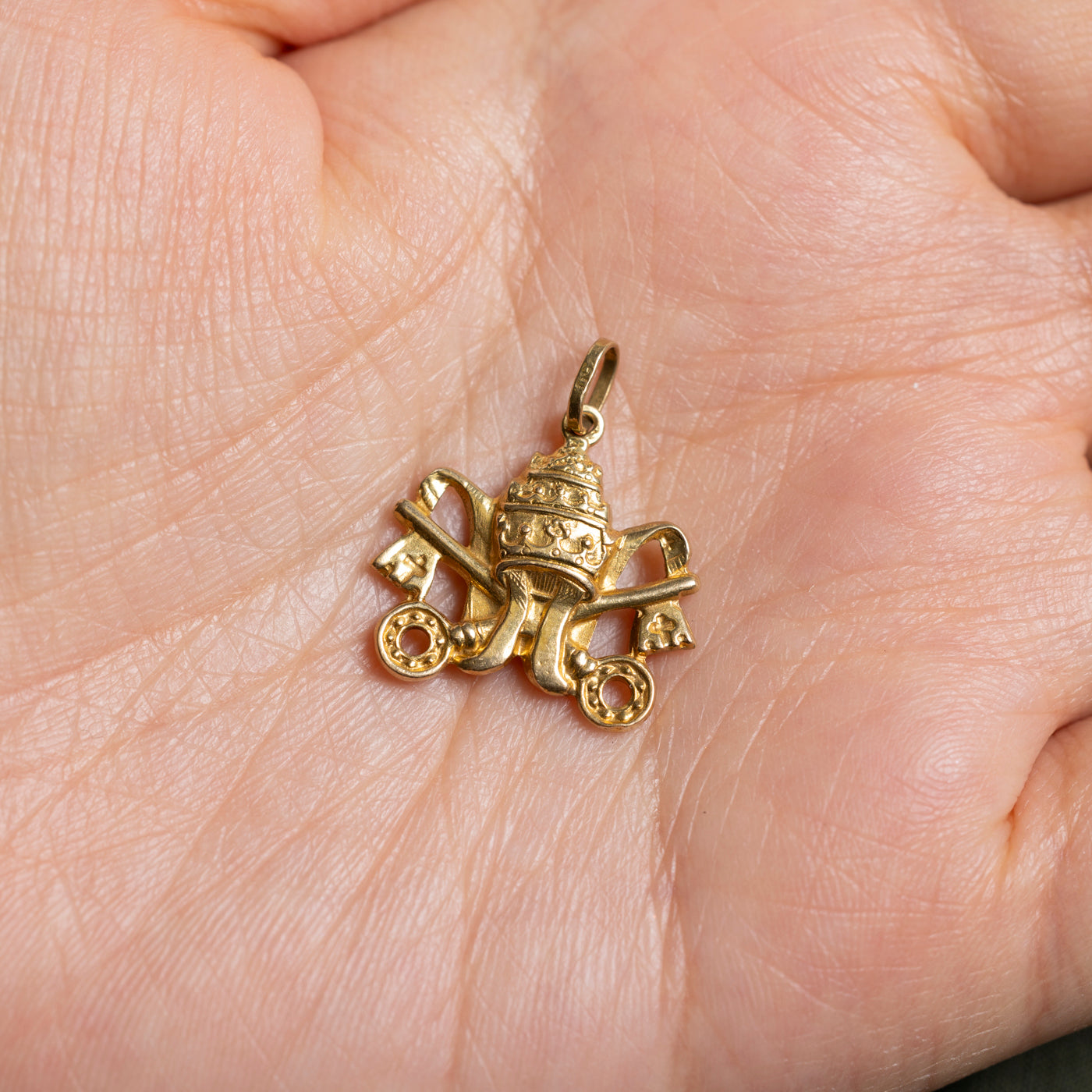 18k Papal Coat of Arms Charm