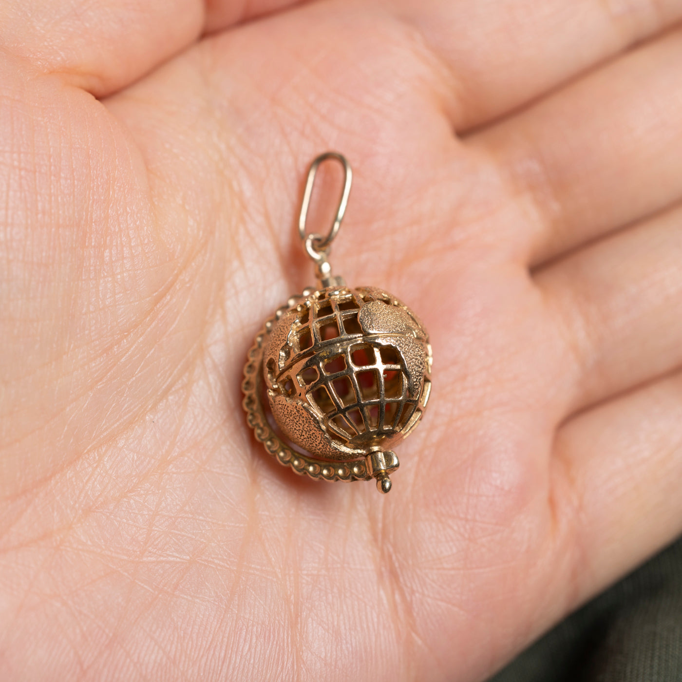 10k 3D Globe Charm