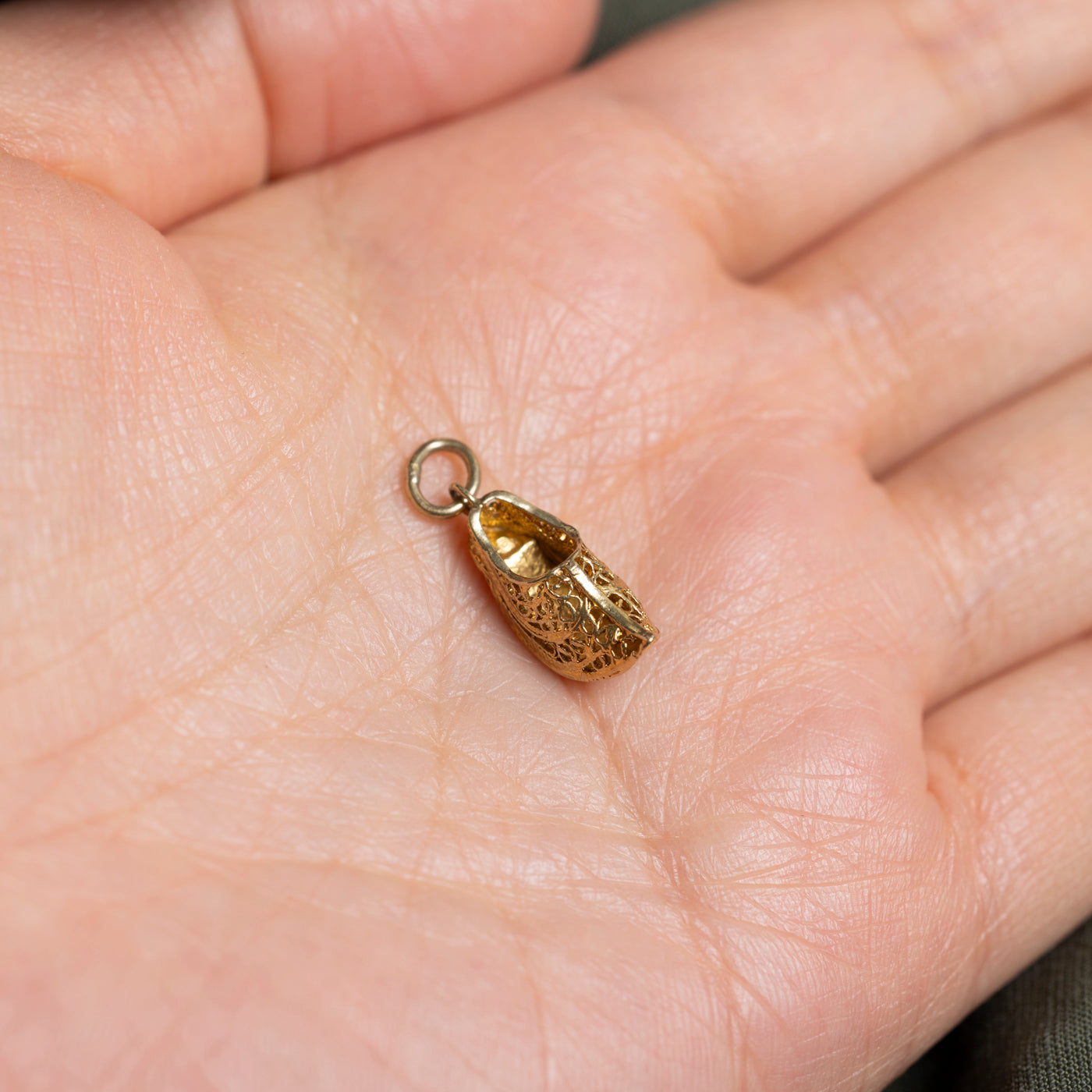 14k Curled Toe Shoe Charm