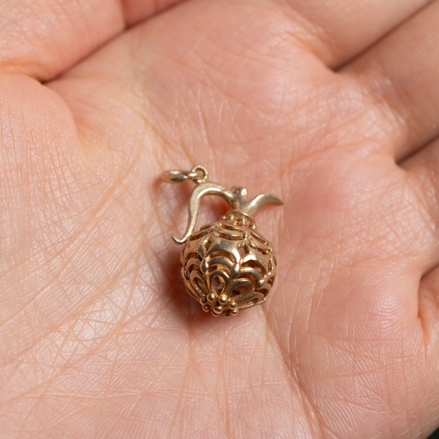 10k Openwork Carafe Charm