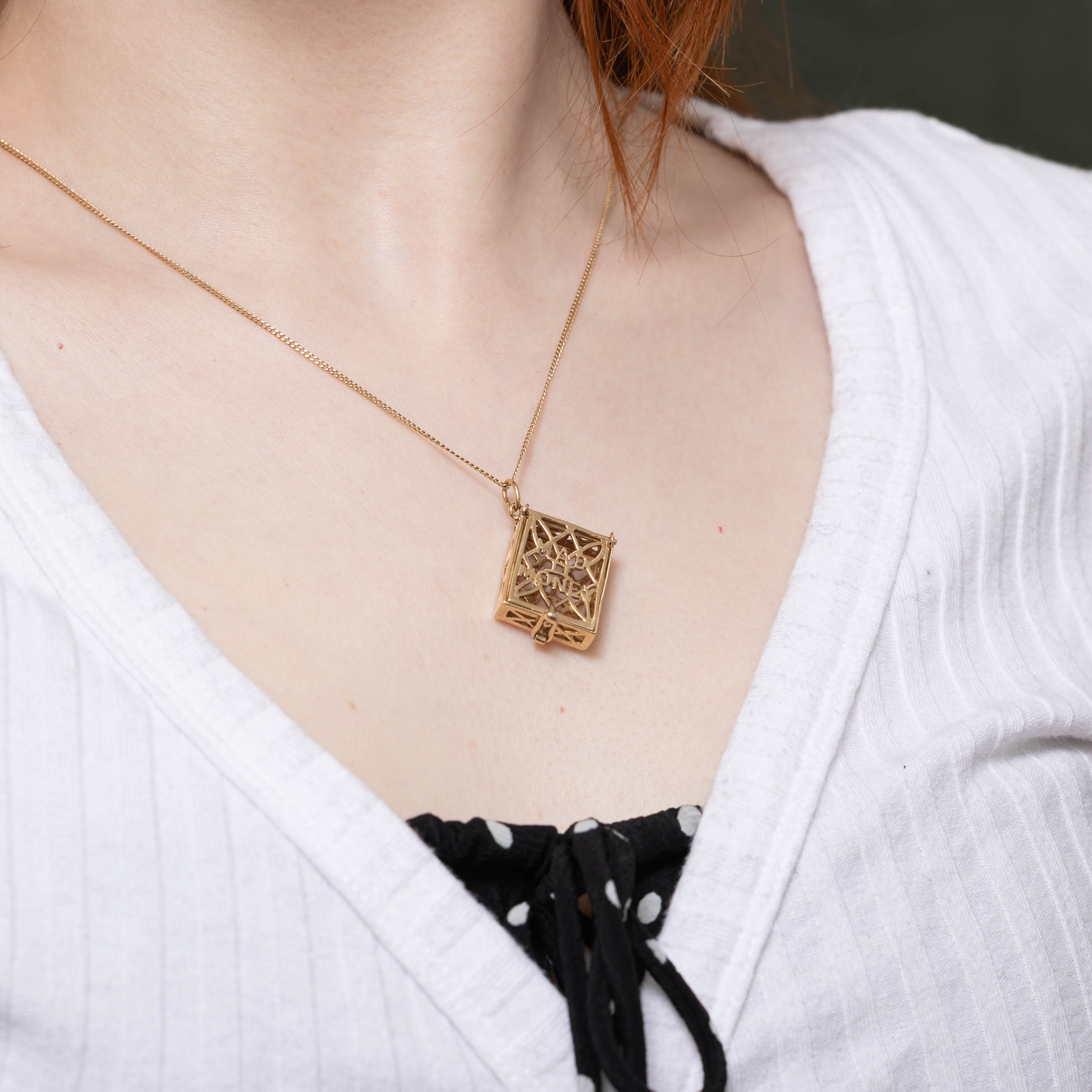 10k "Mad Money" Openwork Box Charm