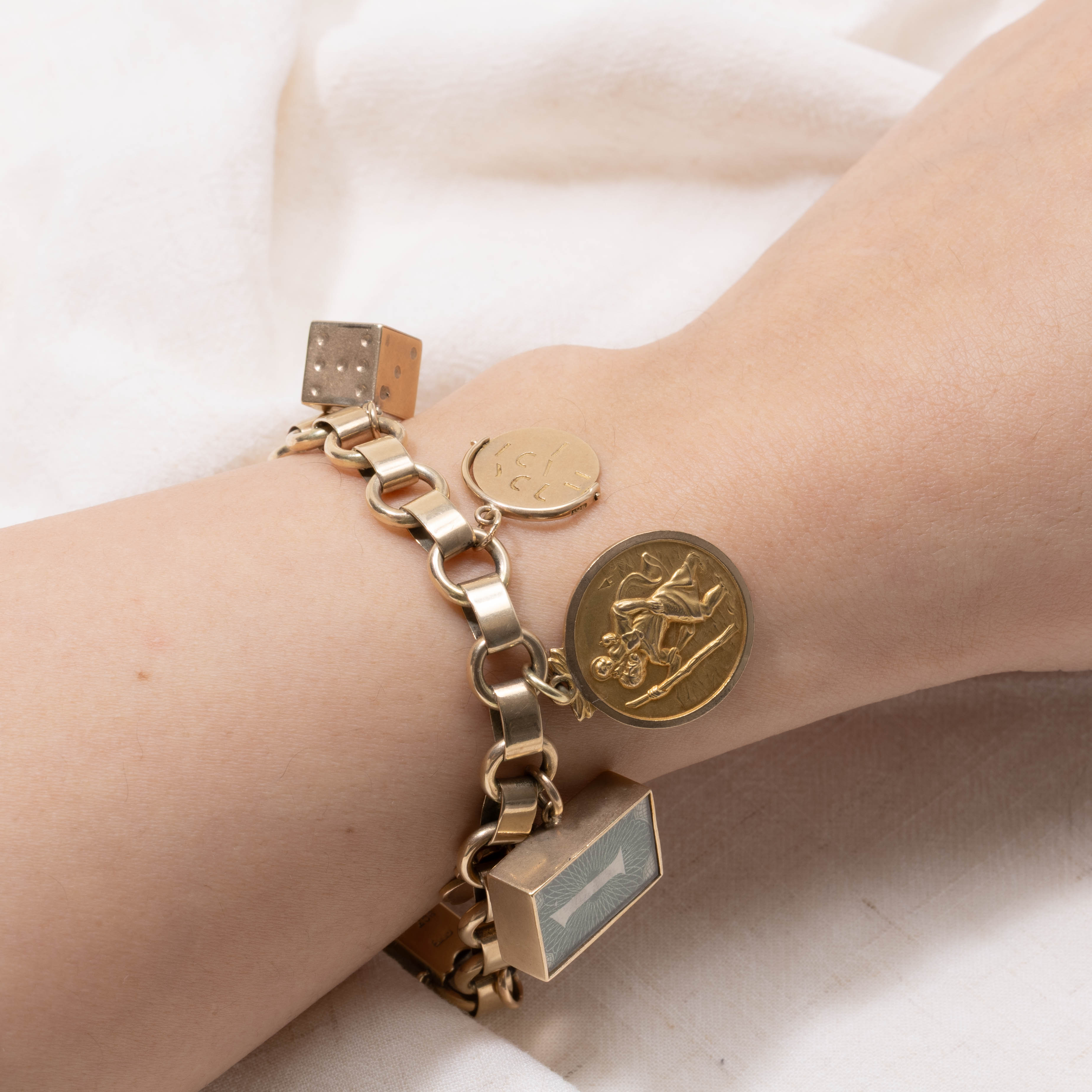 London 9k Charm Bracelet | 7"