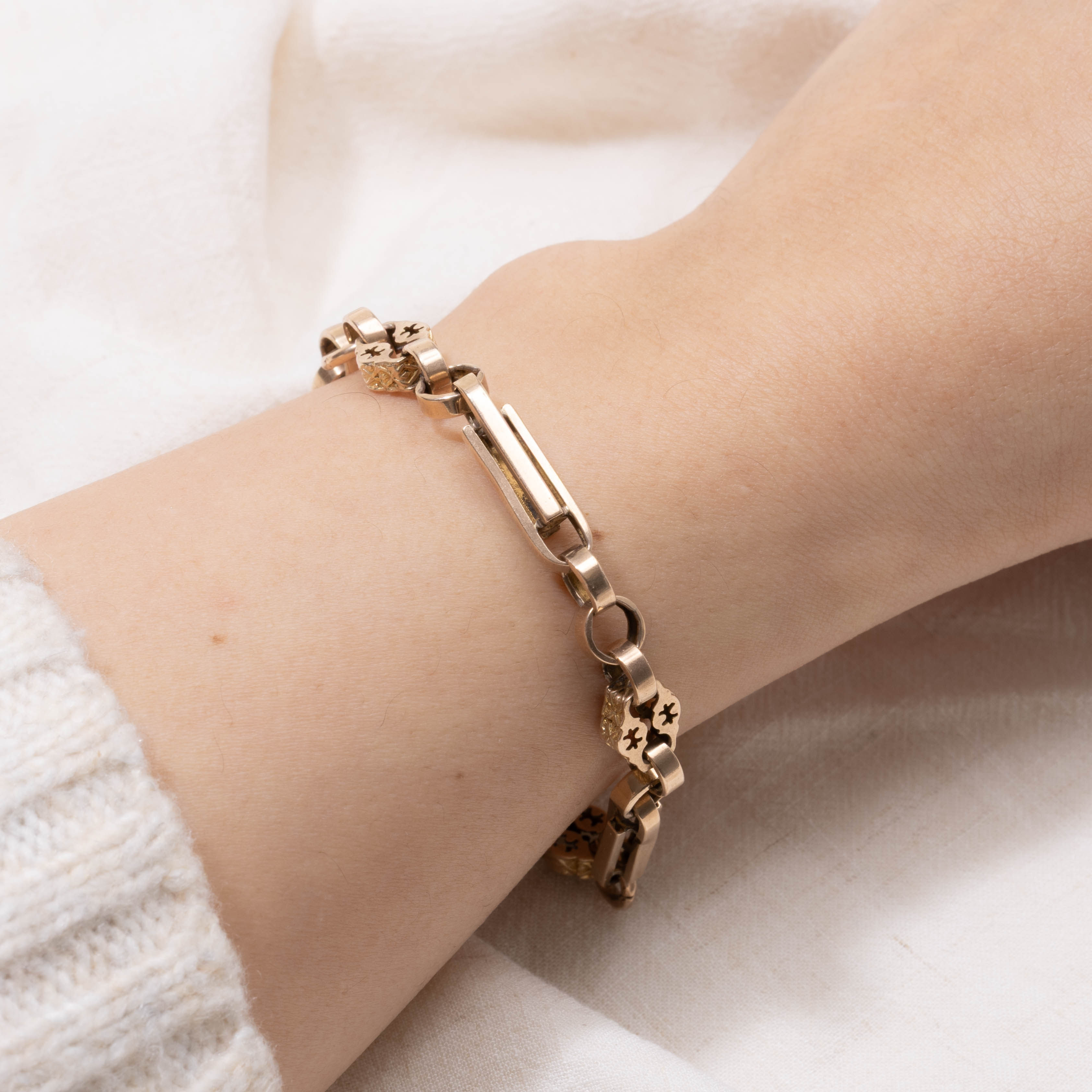 9k Fancy Link Dog Clip Bracelet | 7.25"