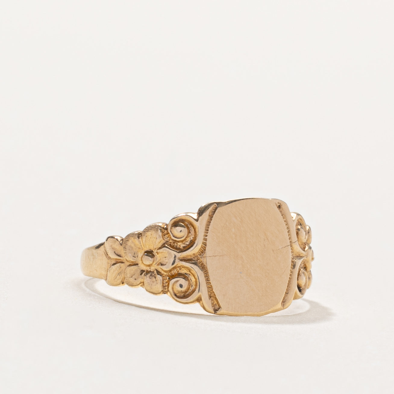 14k Flower Engraved Signet Ring | SZ 3.75