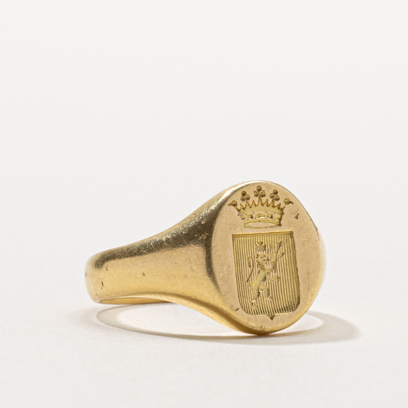 18k Yellow Gold Lion Crest Signet Ring | SZ 5
