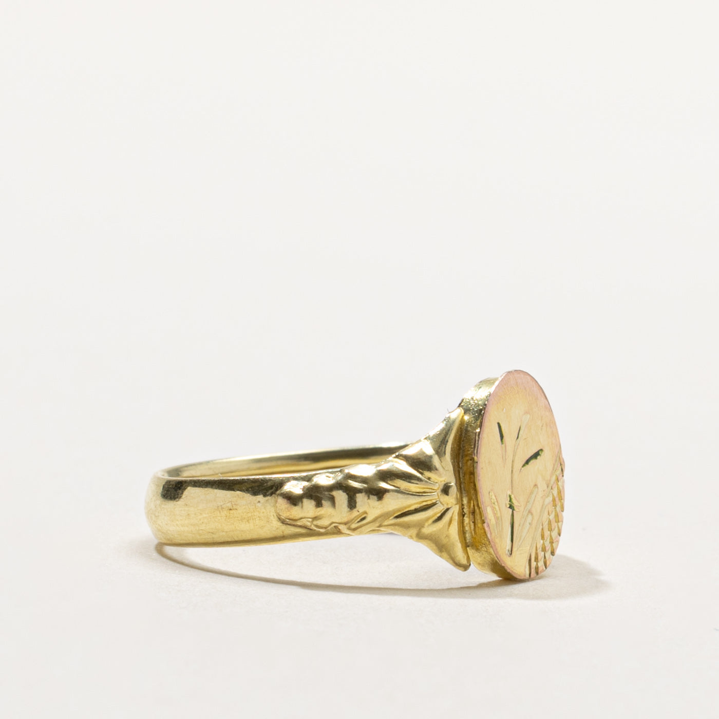 9k Engraved Grooved Signet Ring | SZ 6.5