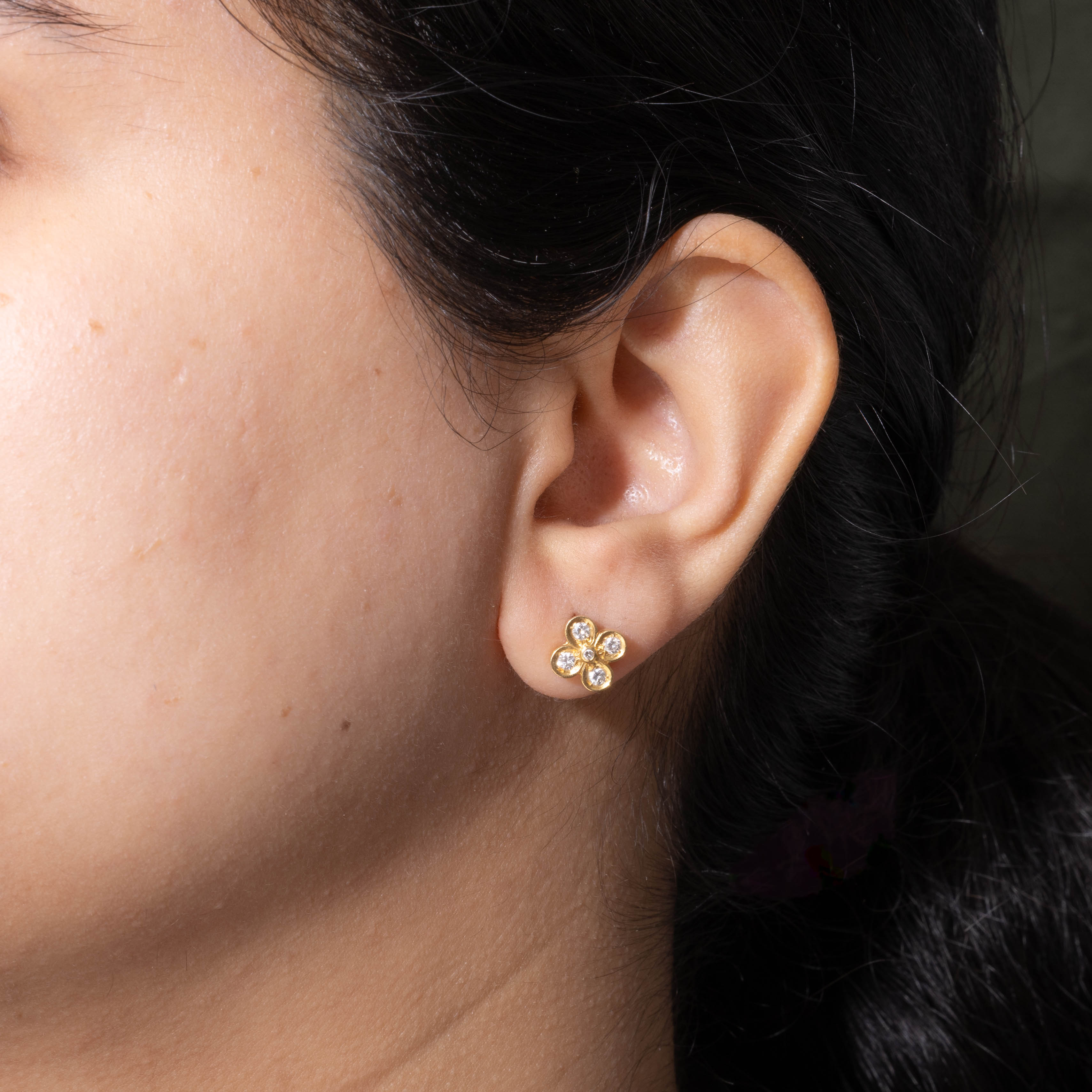 18k Diamond Clover Stud Earrings | 0.20ctw