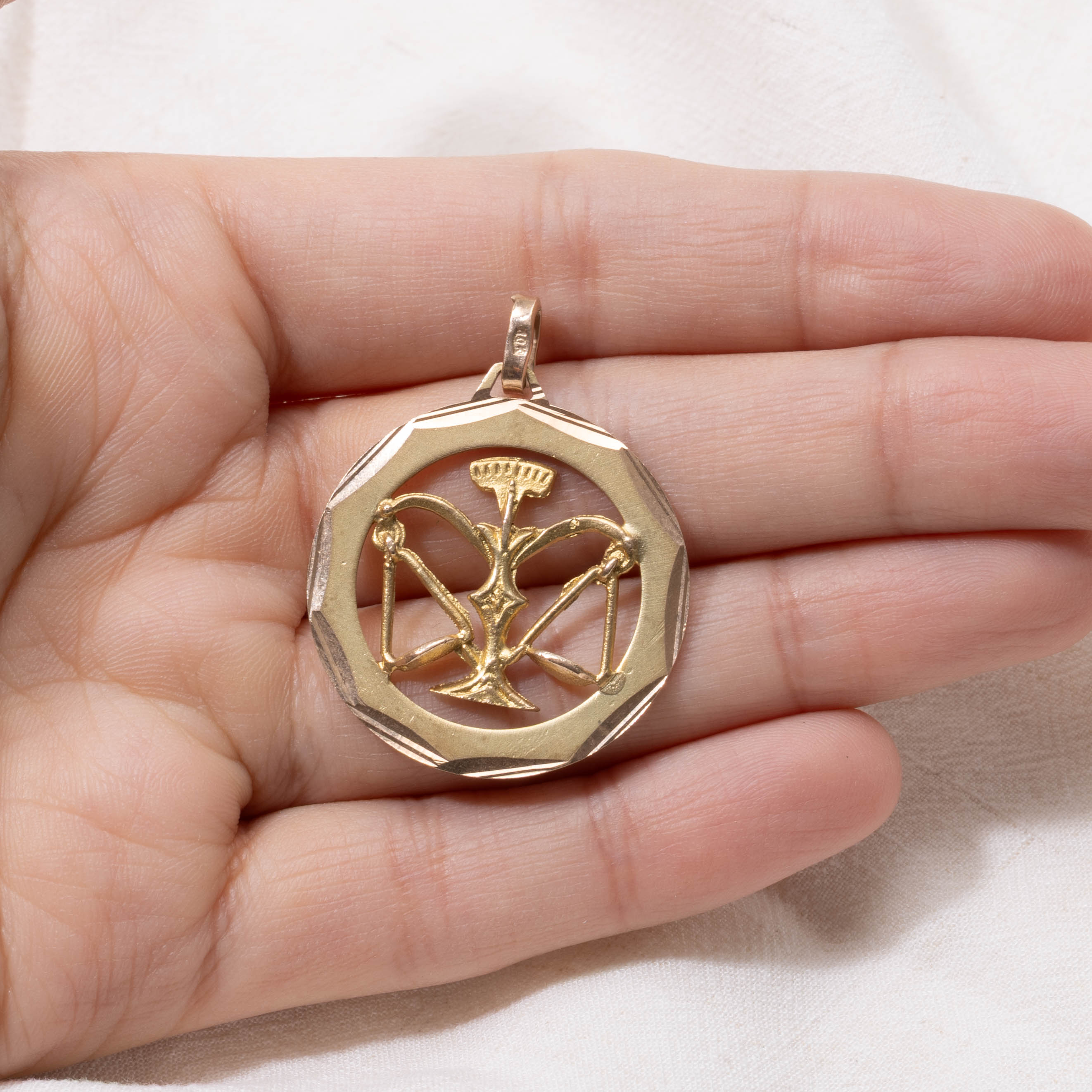 10k Libra Zodiac Pendant