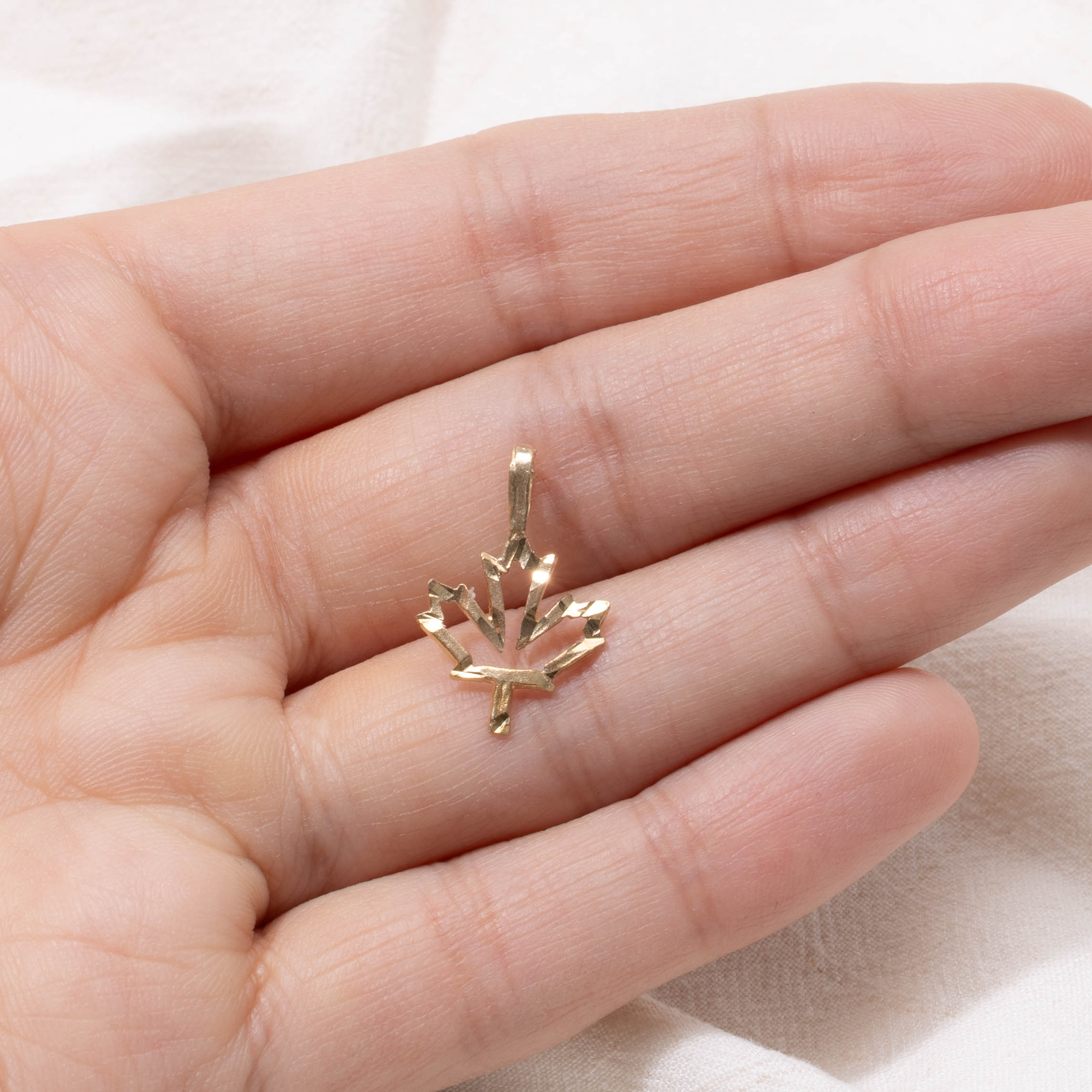 10k Maple Leaf Pendant