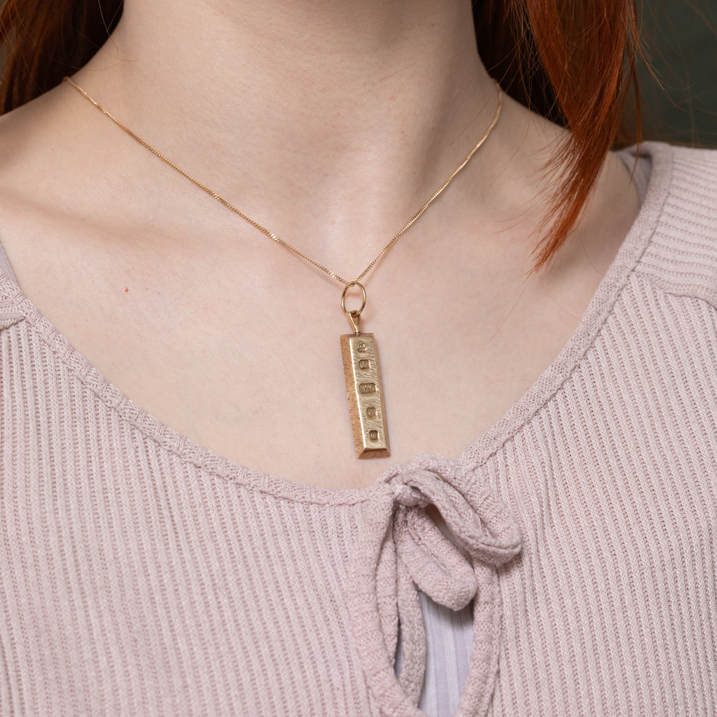 1977 London 9k Yellow Gold Bar Charm