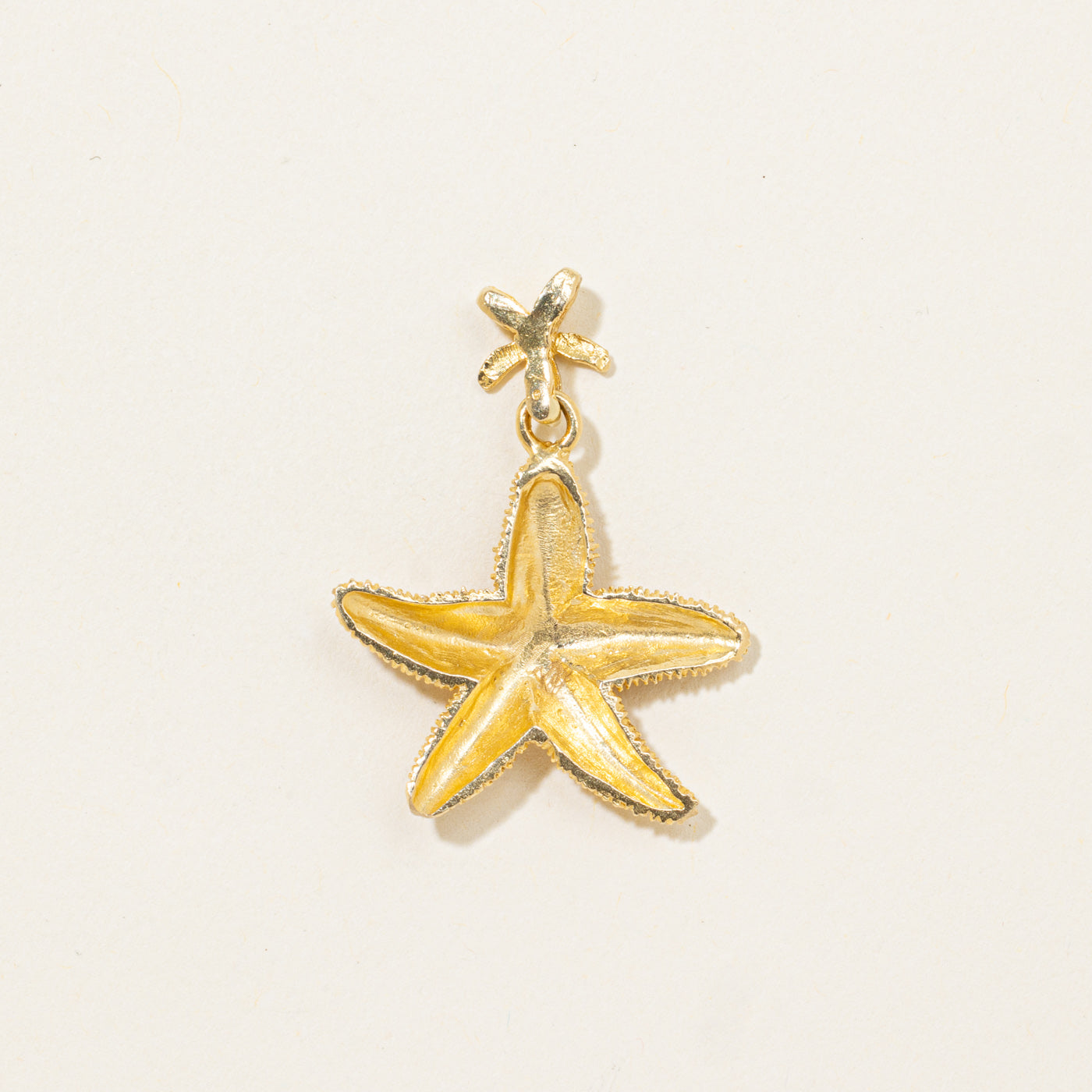 18k Textured Starfish Pendant
