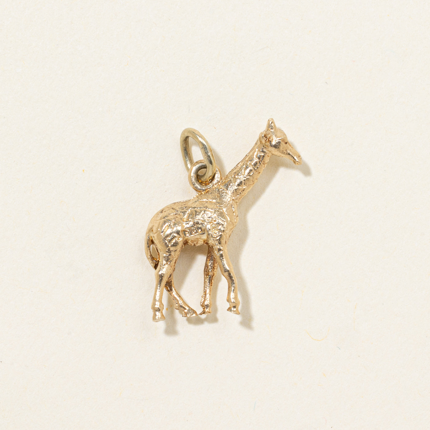 9k Giraffe Charm