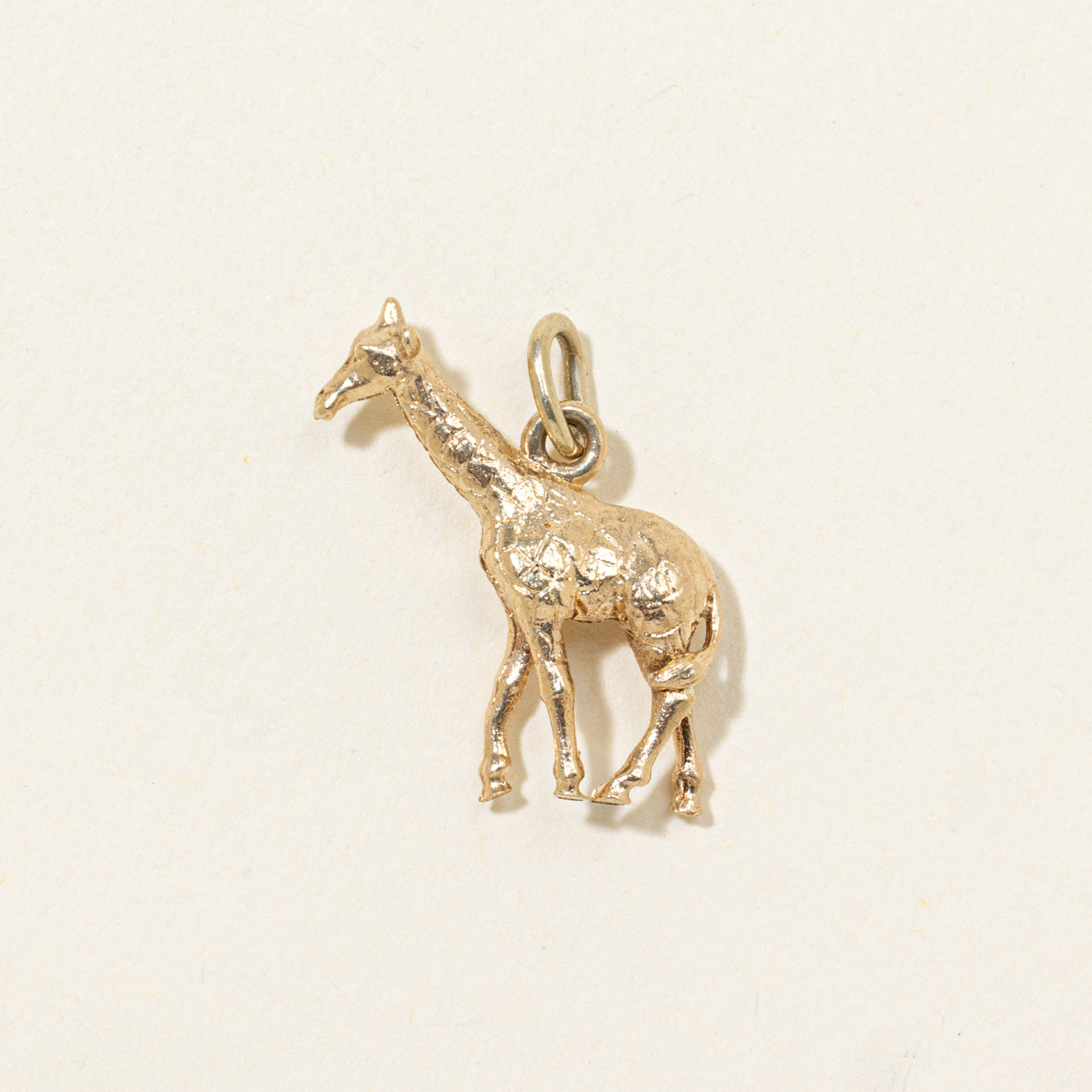 9k Giraffe Charm