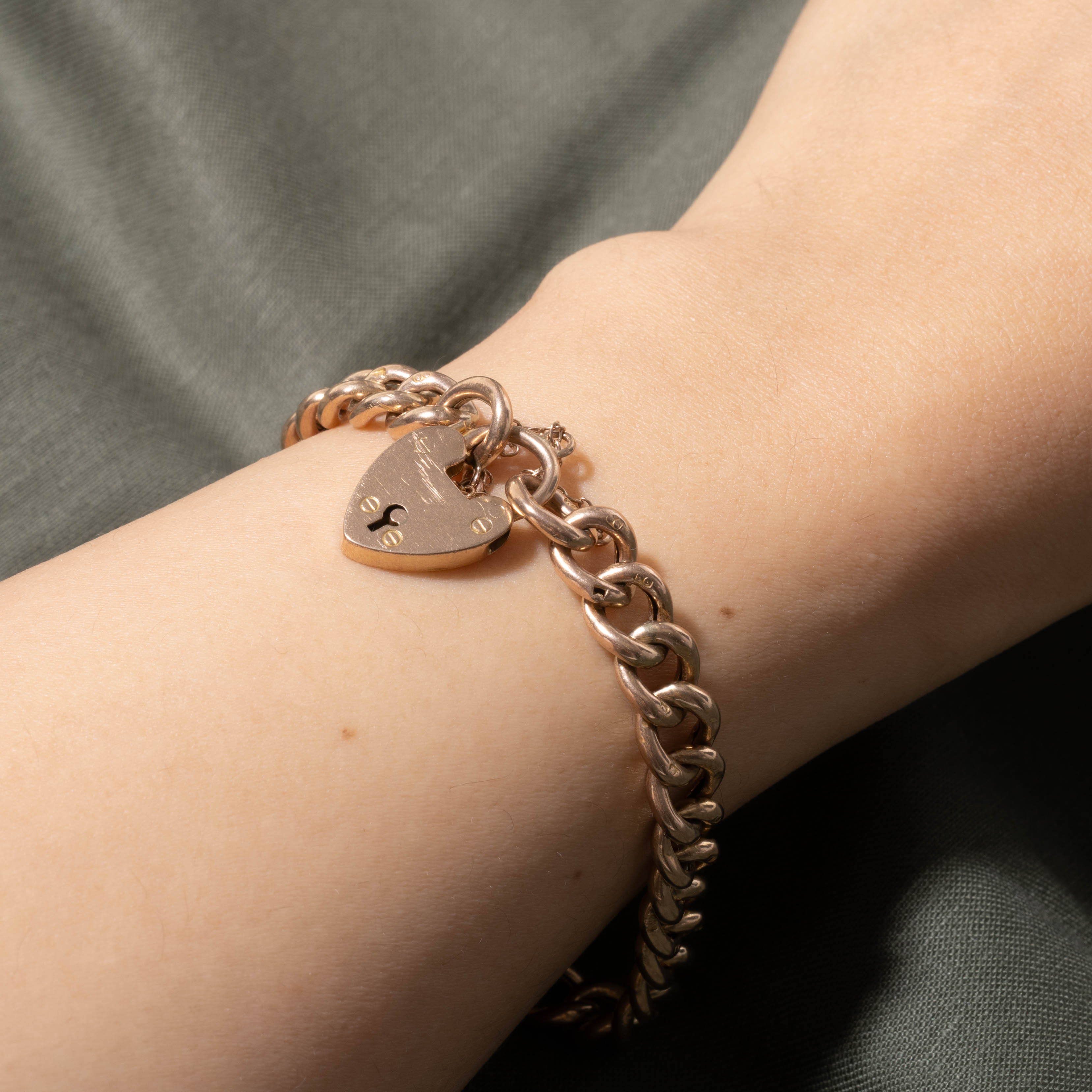 9k Heart Padlock Charm Bracelet