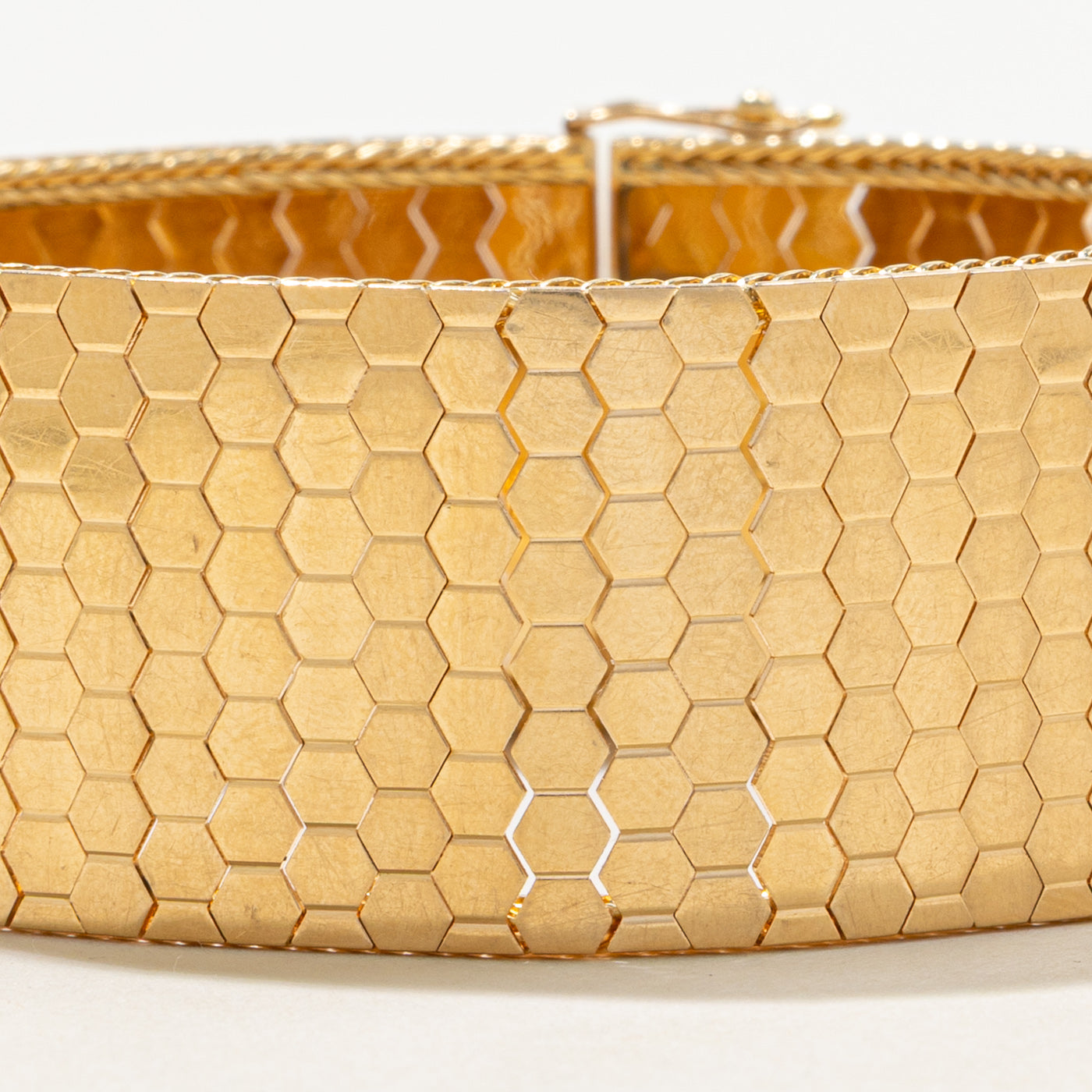 Vintage Italian 18k Hexagon Textured Bracelet | 24.50mm | 7.25"