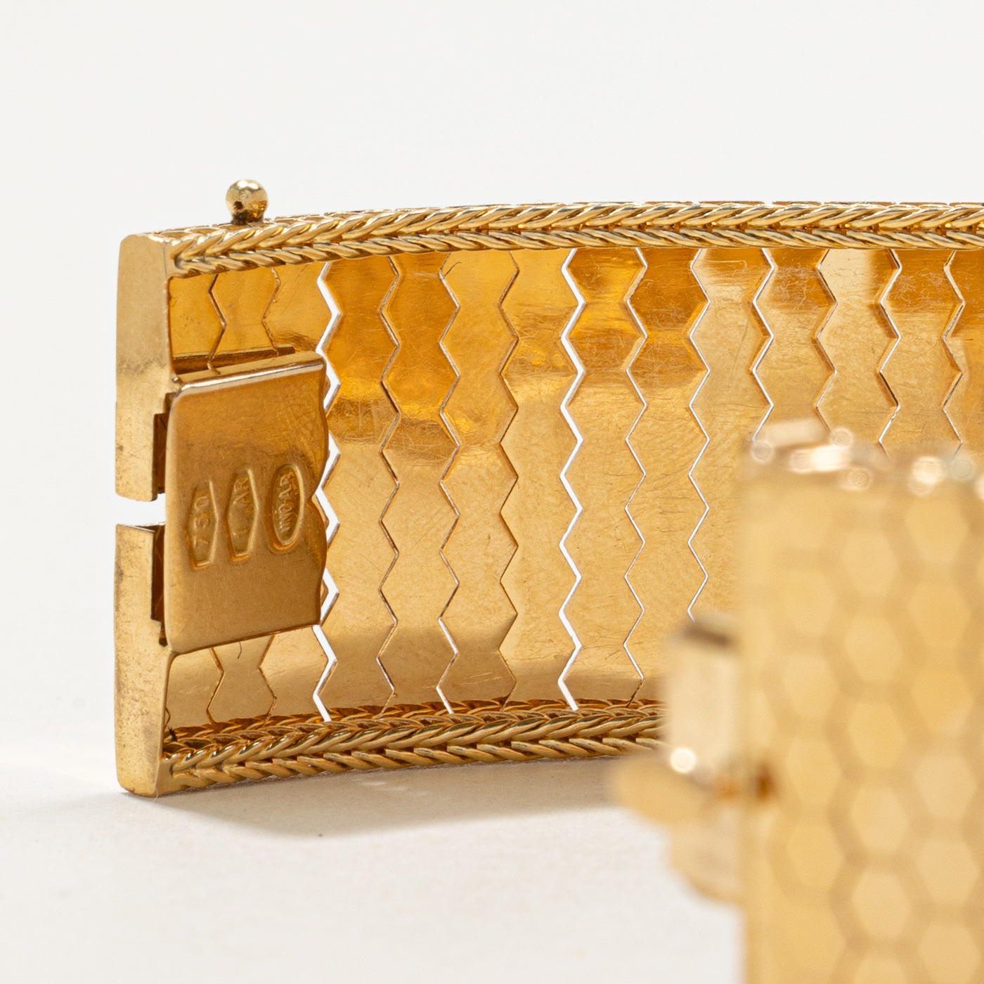 Vintage Italian 18k Hexagon Textured Bracelet | 24.50mm | 7.25"