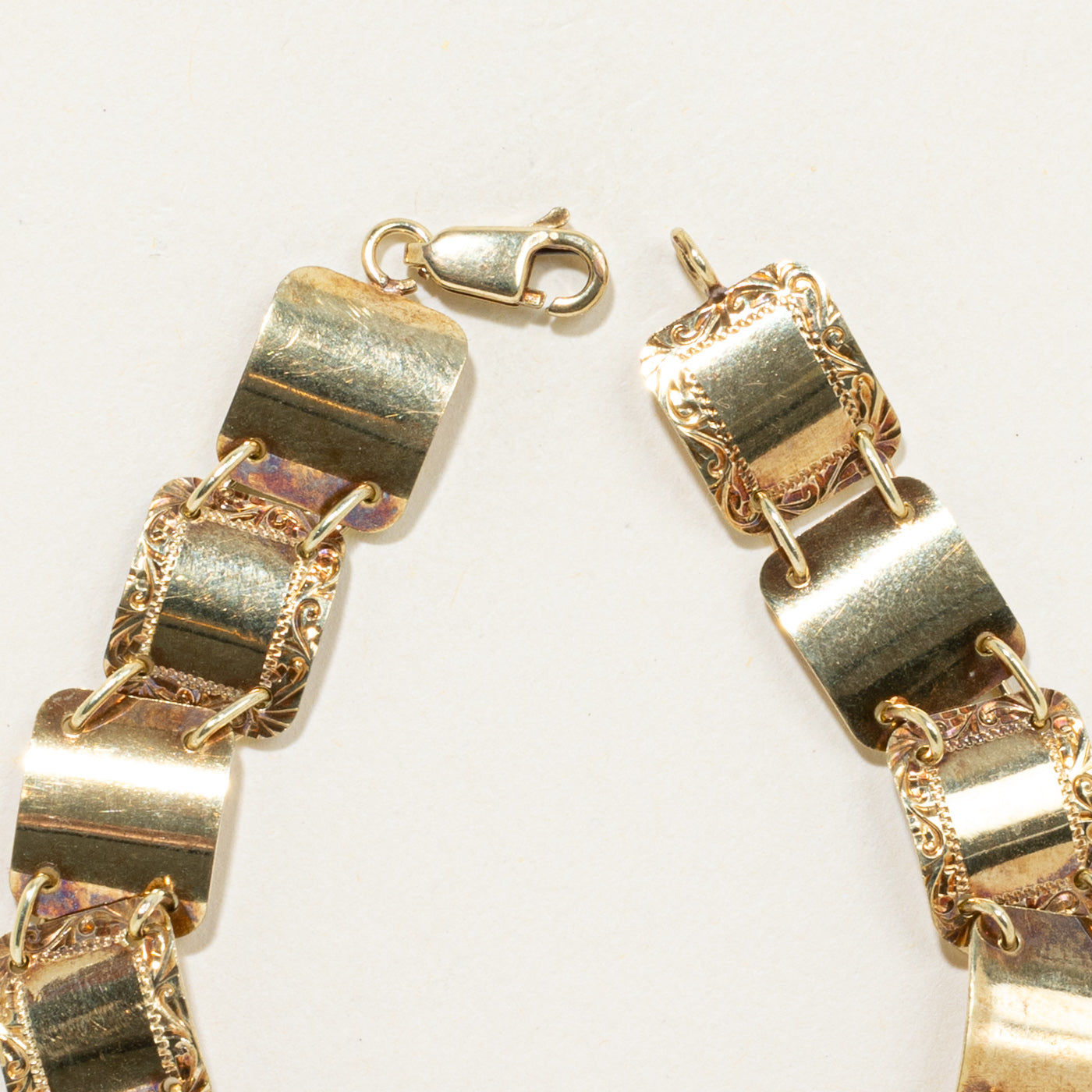 14k Engraved Curved Link Bracelet | 7"