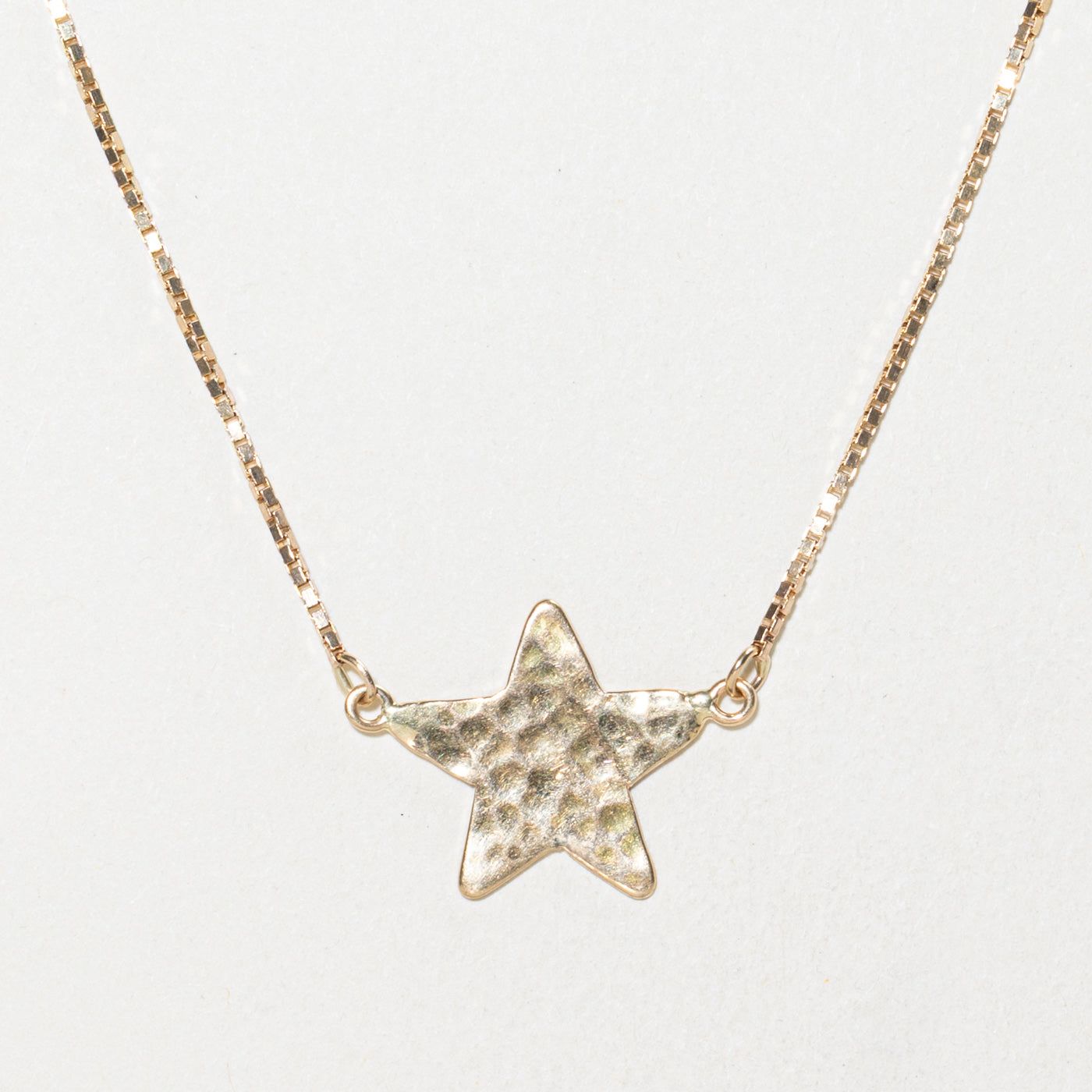 10k Hammered Star Pendant Necklace | 16.5"