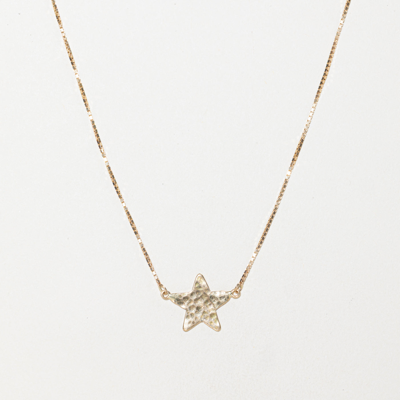 10k Hammered Star Pendant Necklace | 16.5"