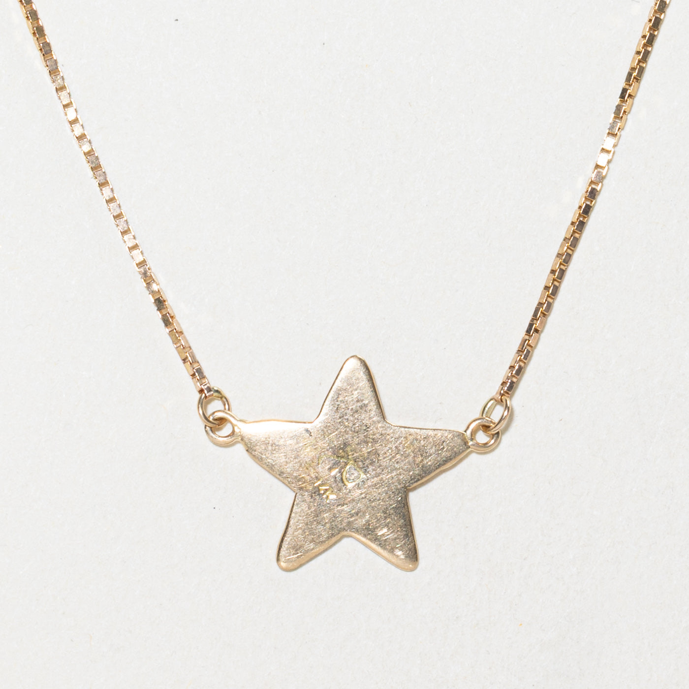 10k Hammered Star Pendant Necklace | 16.5"