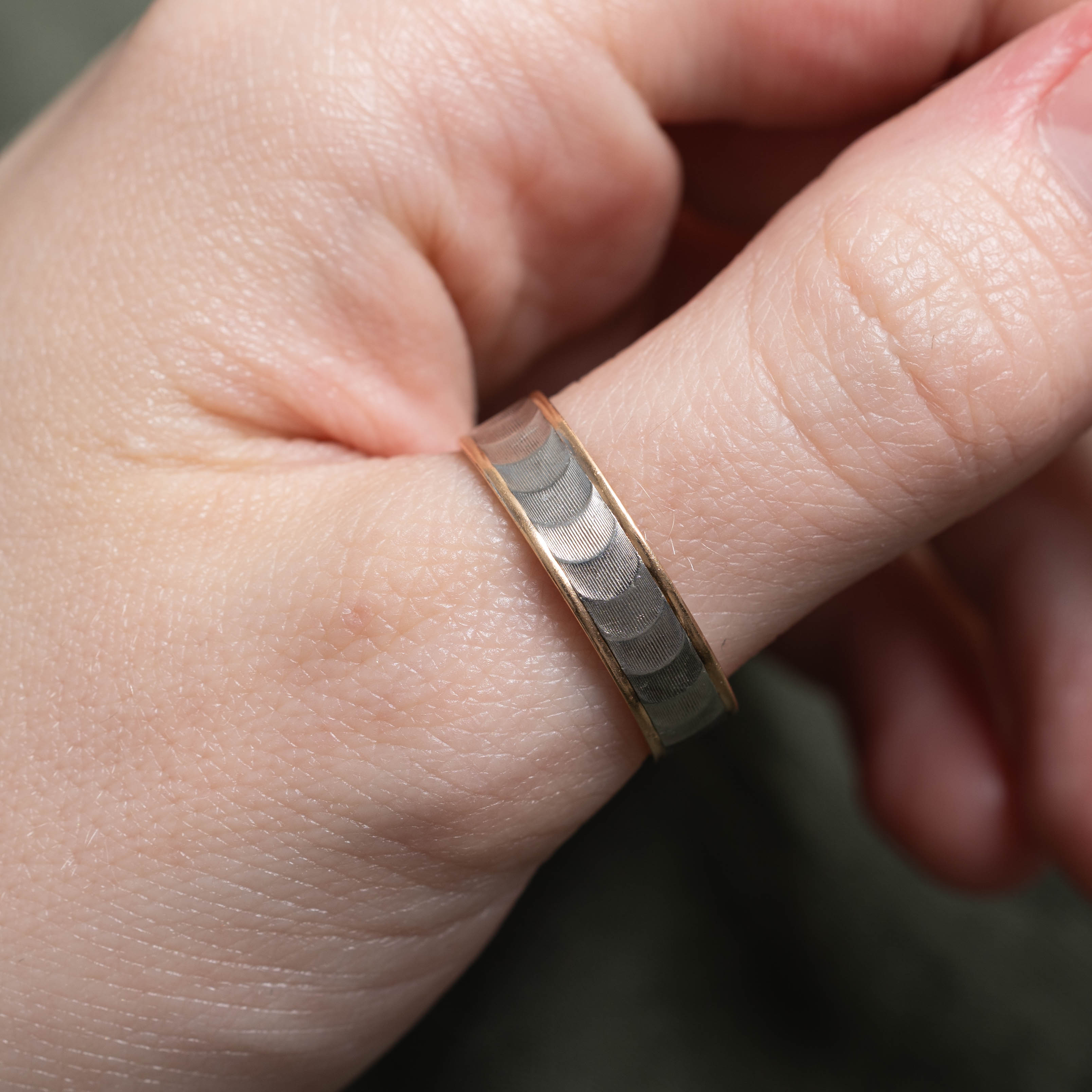 18k & Platinum Two Tone Textured Band | 5.70mm | SZ 10.25