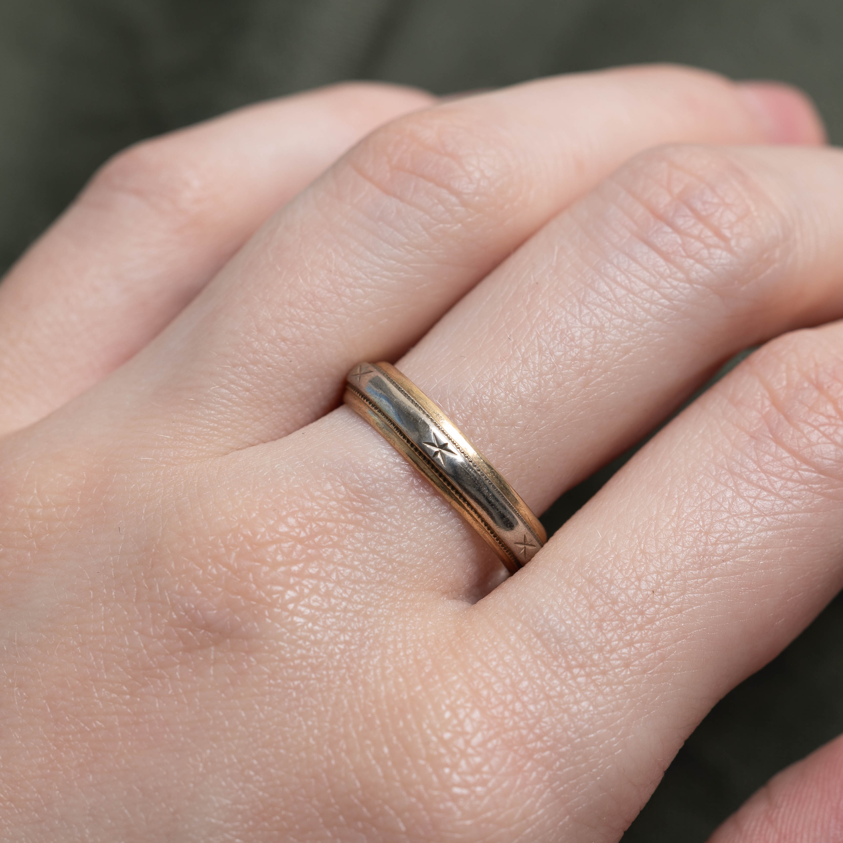 10k Two-Tone Star Engraved Band | 4.60mm | SZ 8.75