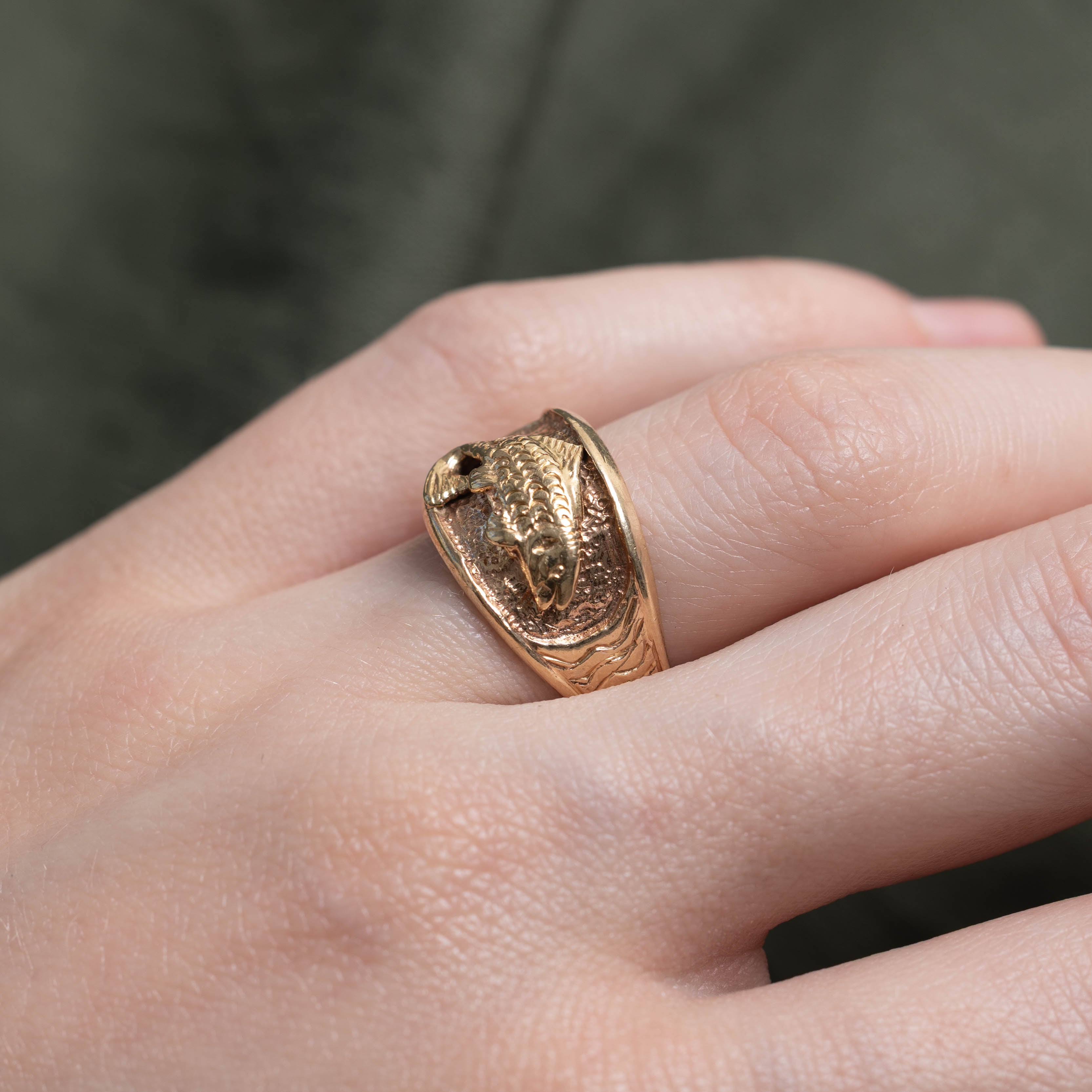 10k Yellow Gold Fish Hammered Dome Ring | SZ 6.75