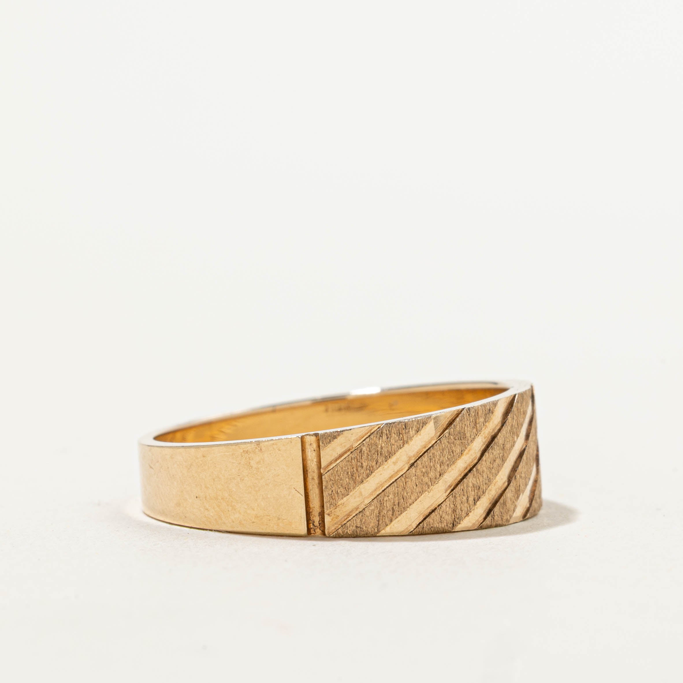 10k Textured Diagonally Grooved Band | SZ 10.25