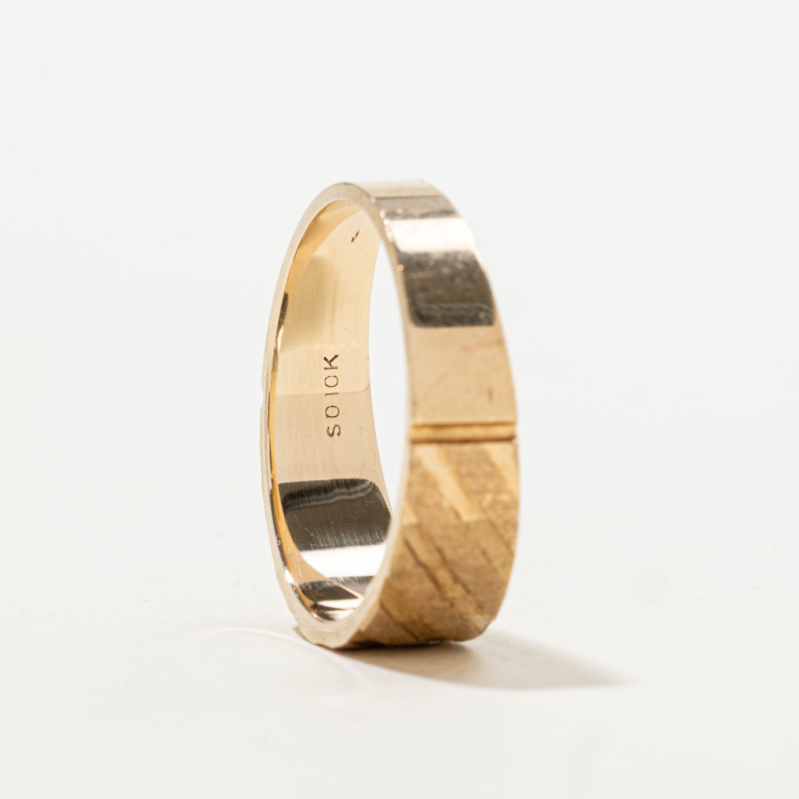 10k Textured Diagonally Grooved Band | SZ 10.25