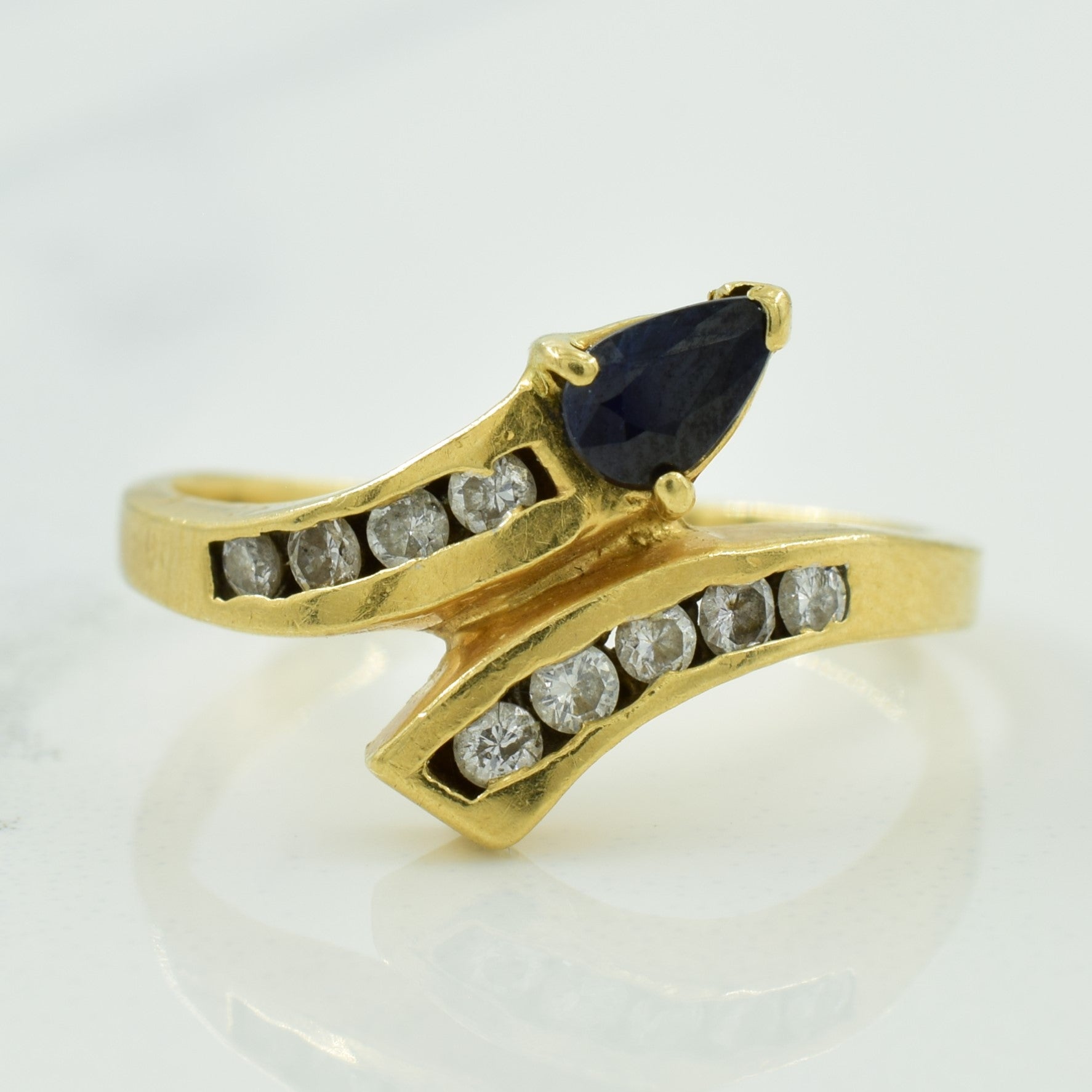 Bague sertie de saphirs et de diamants | 0,20 ct, 0,20 ct au total | Taille 5,75 |