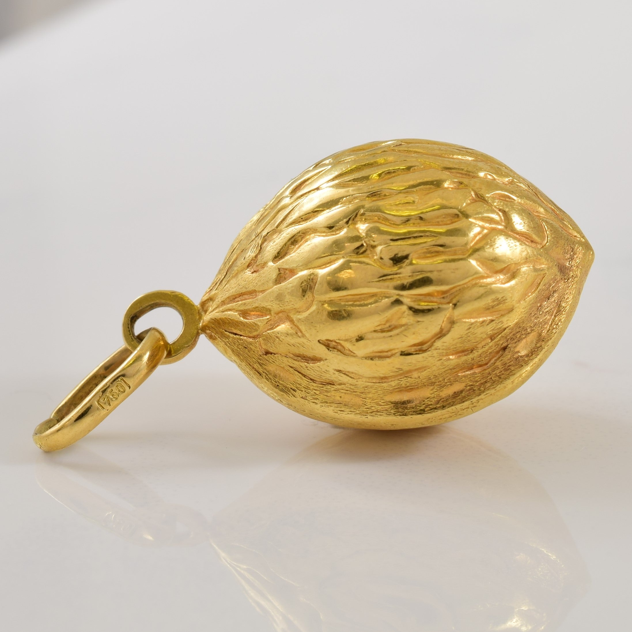 18k Yellow Gold Walnut Pendant |