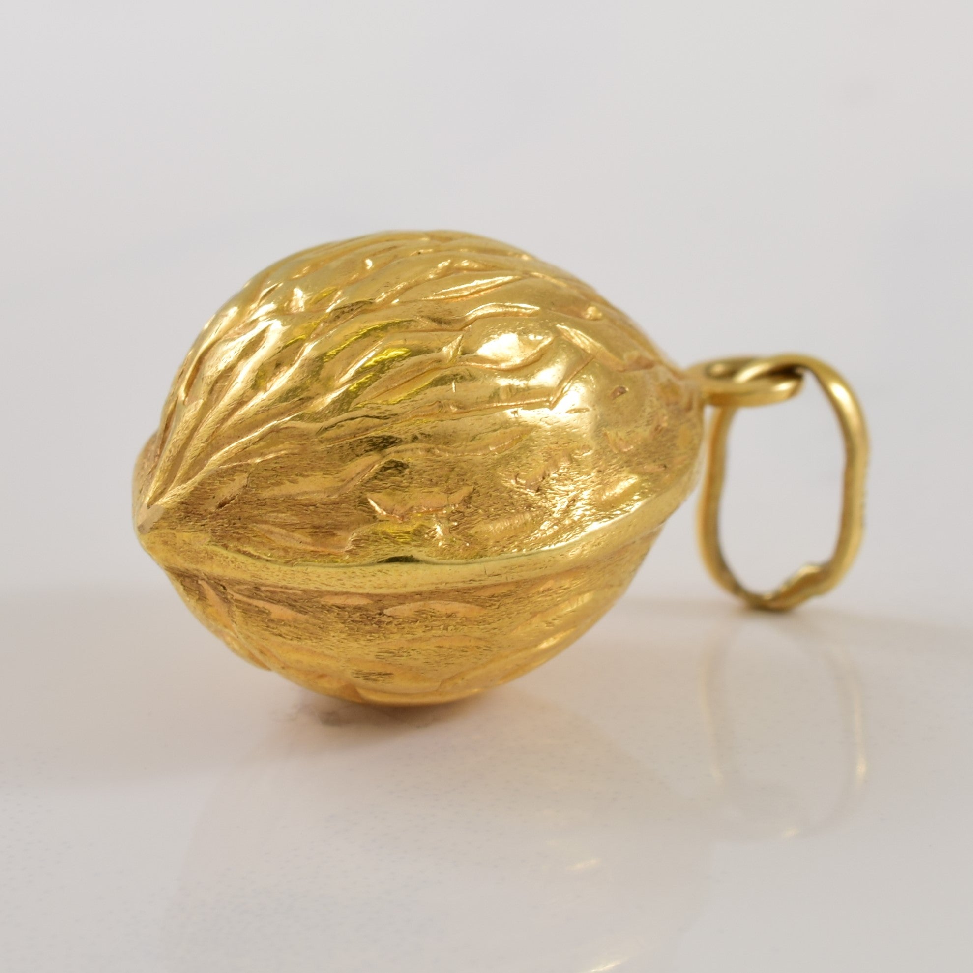 18k Yellow Gold Walnut Pendant |