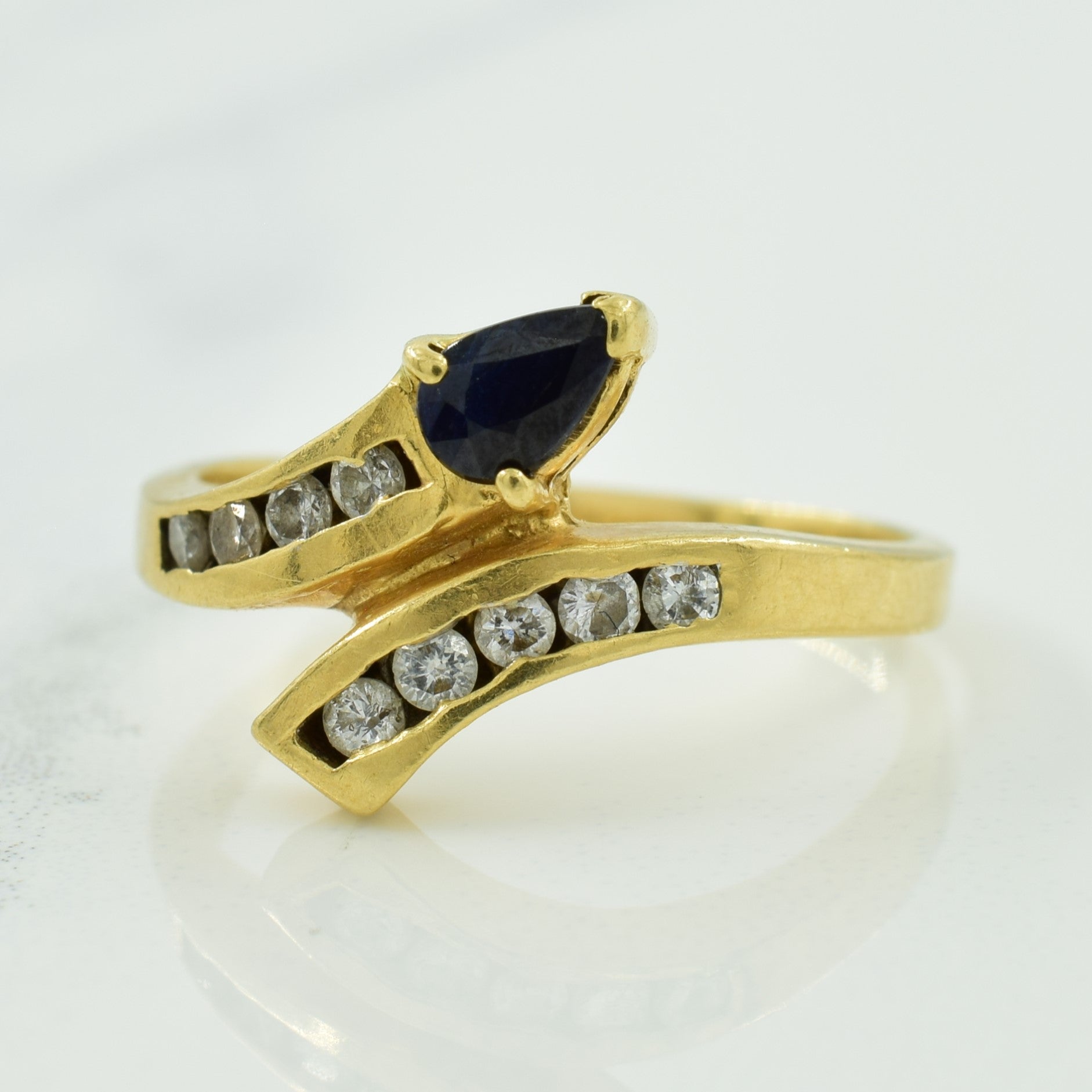 Bague sertie de saphirs et de diamants | 0,20 ct, 0,20 ct au total | Taille 5,75 |